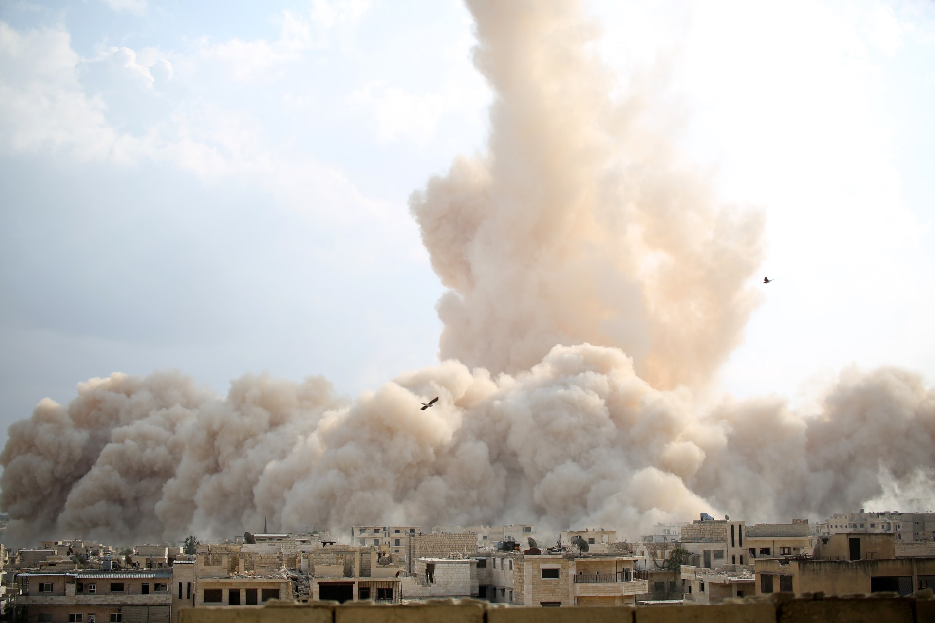 المرصد السوري: ضربات جوية روسية مكثفة غرب سوريا تستهدف مواقع للمعارضة