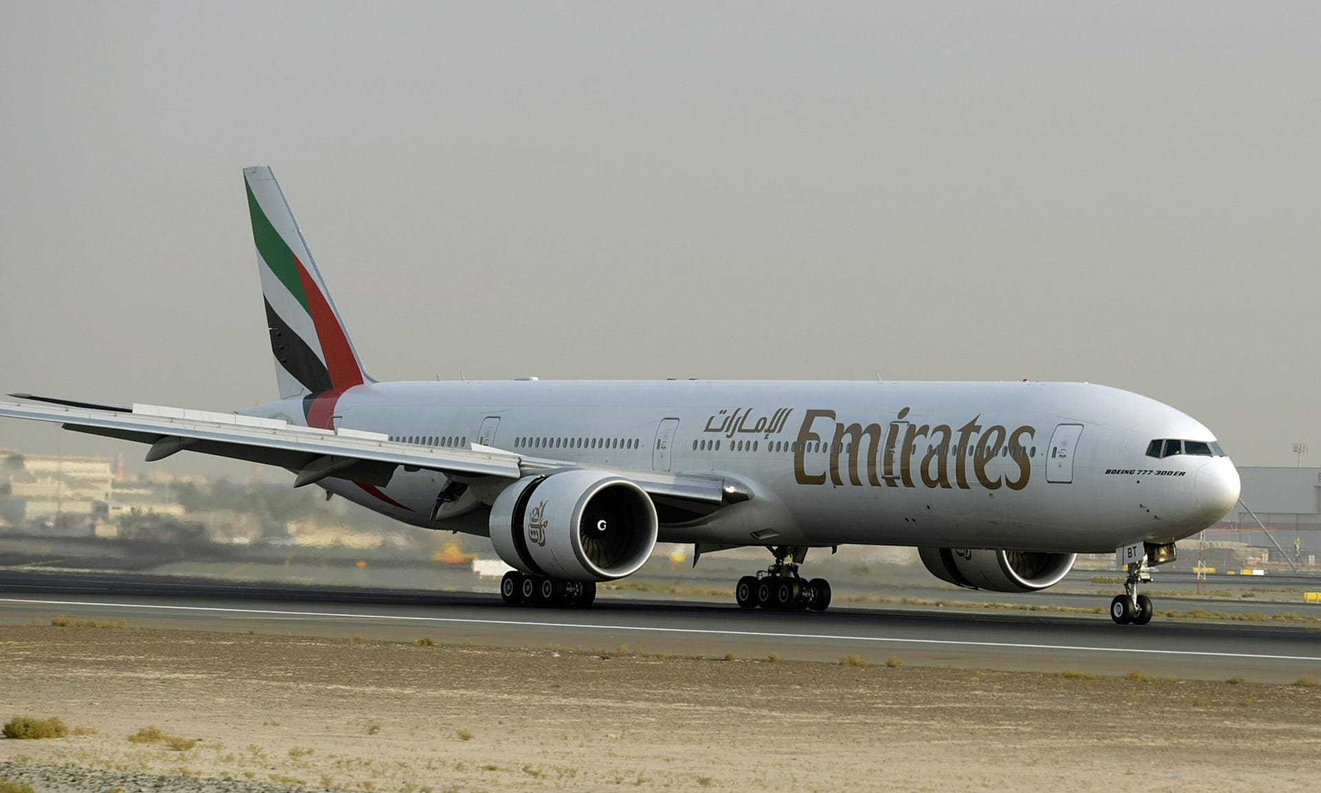 طيران الإمارات توقع صفقة بـ16 مليار دولار مع جنرال إلكتريك لمحركات بوينغ 777