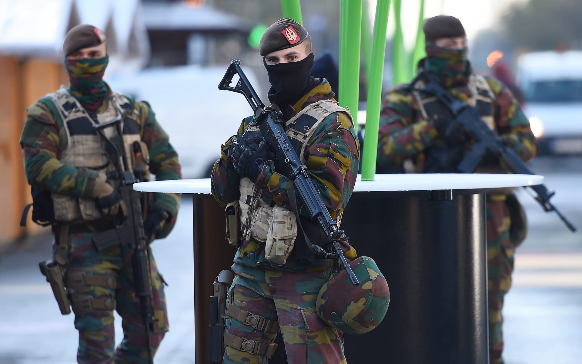 الادعاء العام البلجيكي: توجيه تهم بنشاط إرهابي يتعلق بهجمات باريس لأحد معتقلي مداهمات الأحد
