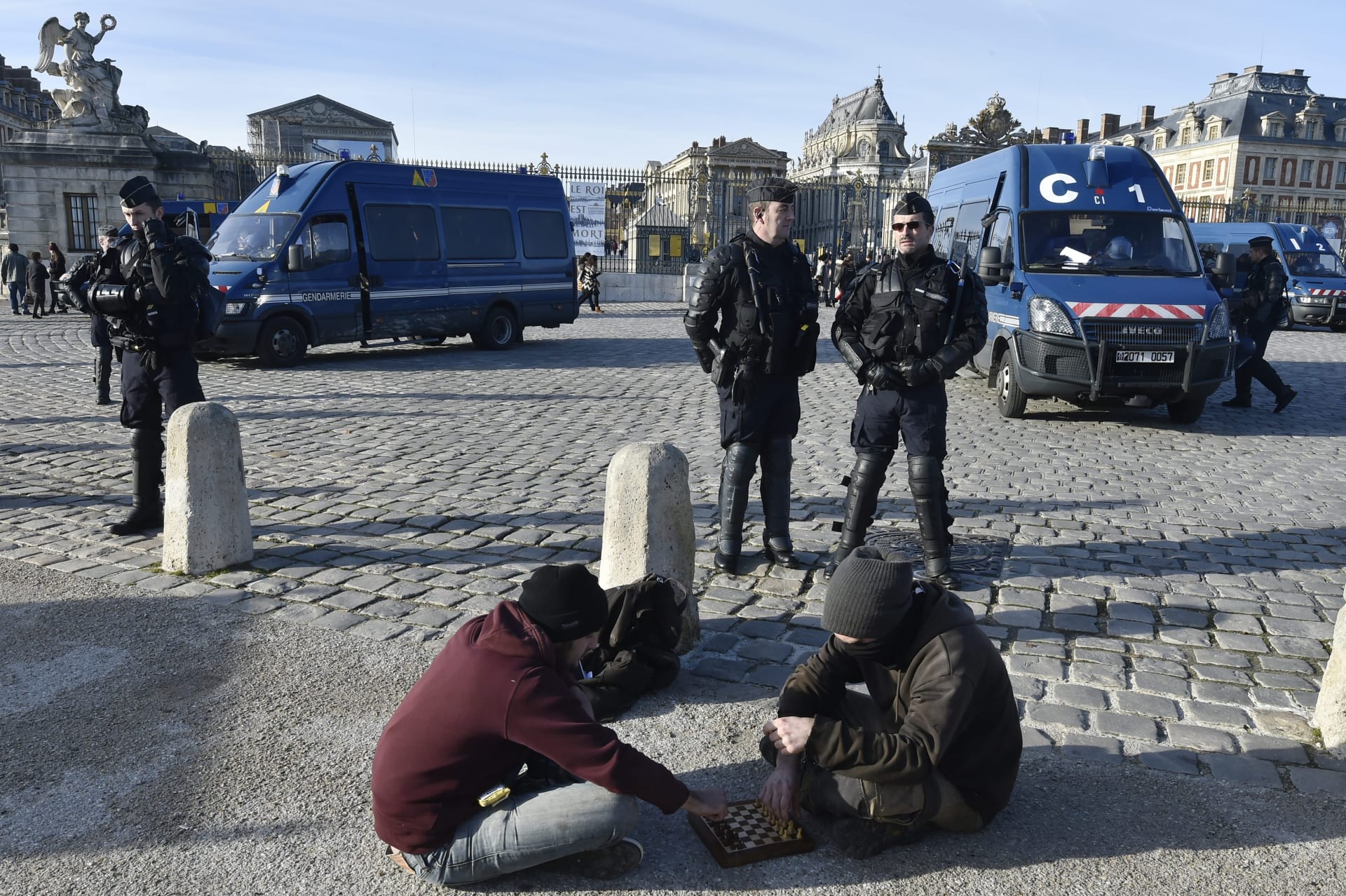 الشرطة الفرنسية تطلق الغاز المسيل للدموع على متظاهرين قبل بداية مؤتمر تغير المناخ