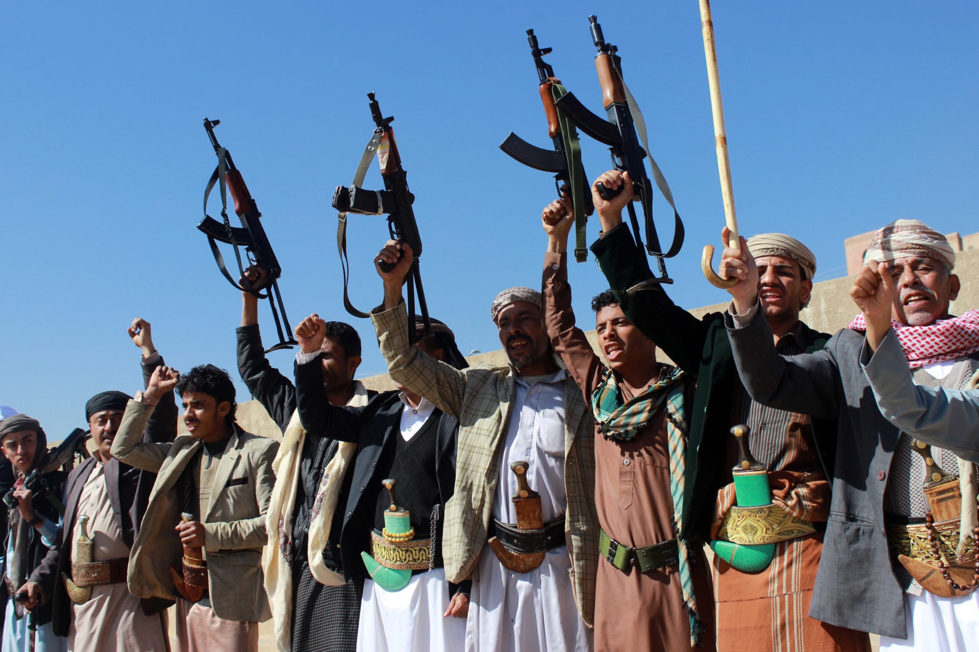 اليمن: ميليشيا الحوثي تستهدف قاعدة عسكرية سعودية بصاروخ وقتلى في تعز وصعدة