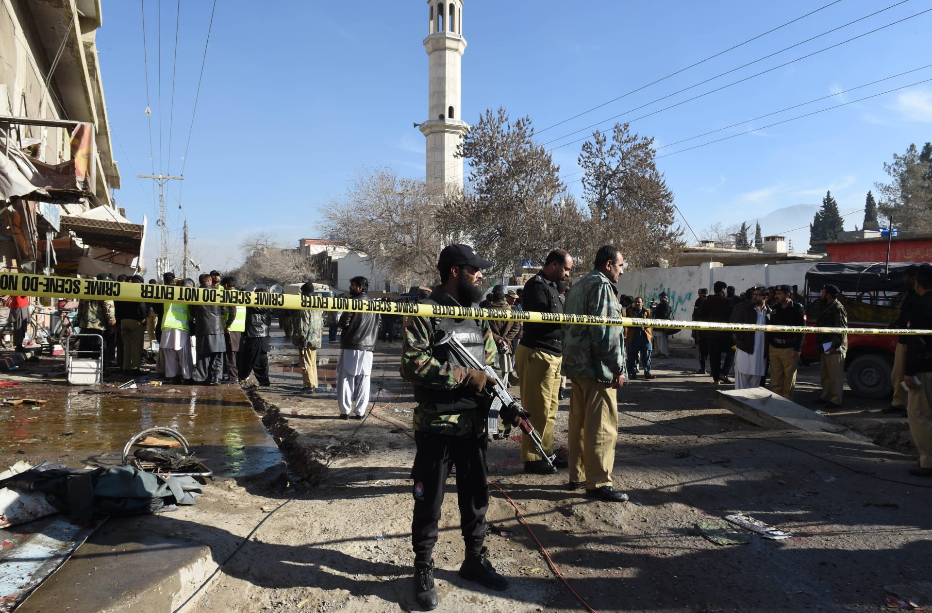 باكستان: مقتل 14 في انفجار أمام مركز لمكافحة شلل الأطفال.. وسط تخوف الشعب منذ استخدمت CIA برامج التطعيم للبحث عن بن لادن