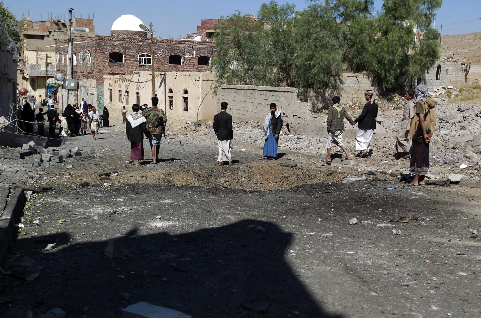 اليمن: تفجير انتحاري في عدن يستهدف منزل مدير الأمن.. وتضارب حول عدد ضحايا الهجوم 