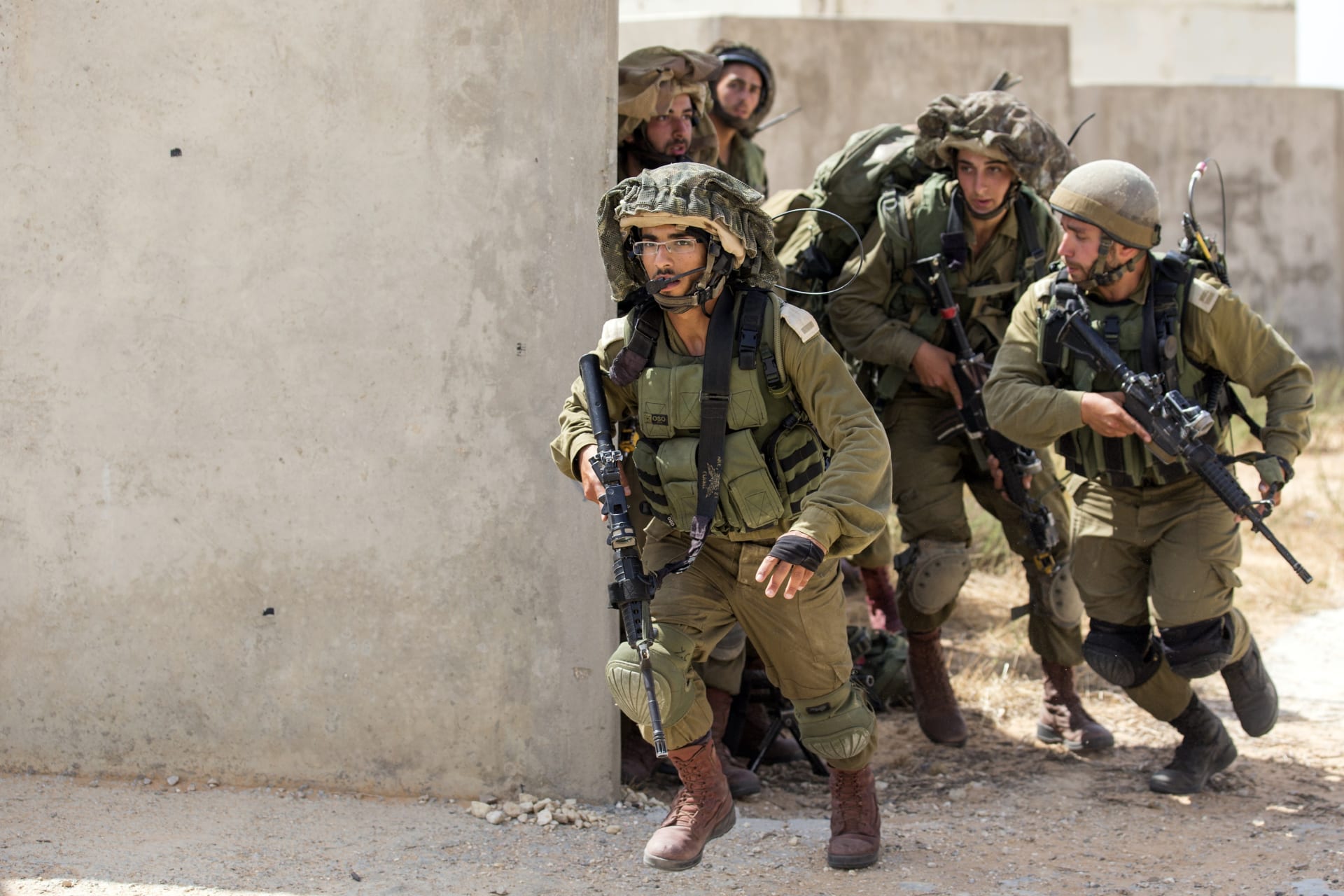 إسرائيل: فككنا خلية إرهابية ممولة وموجهة من حزب الله في الضفة الغربية