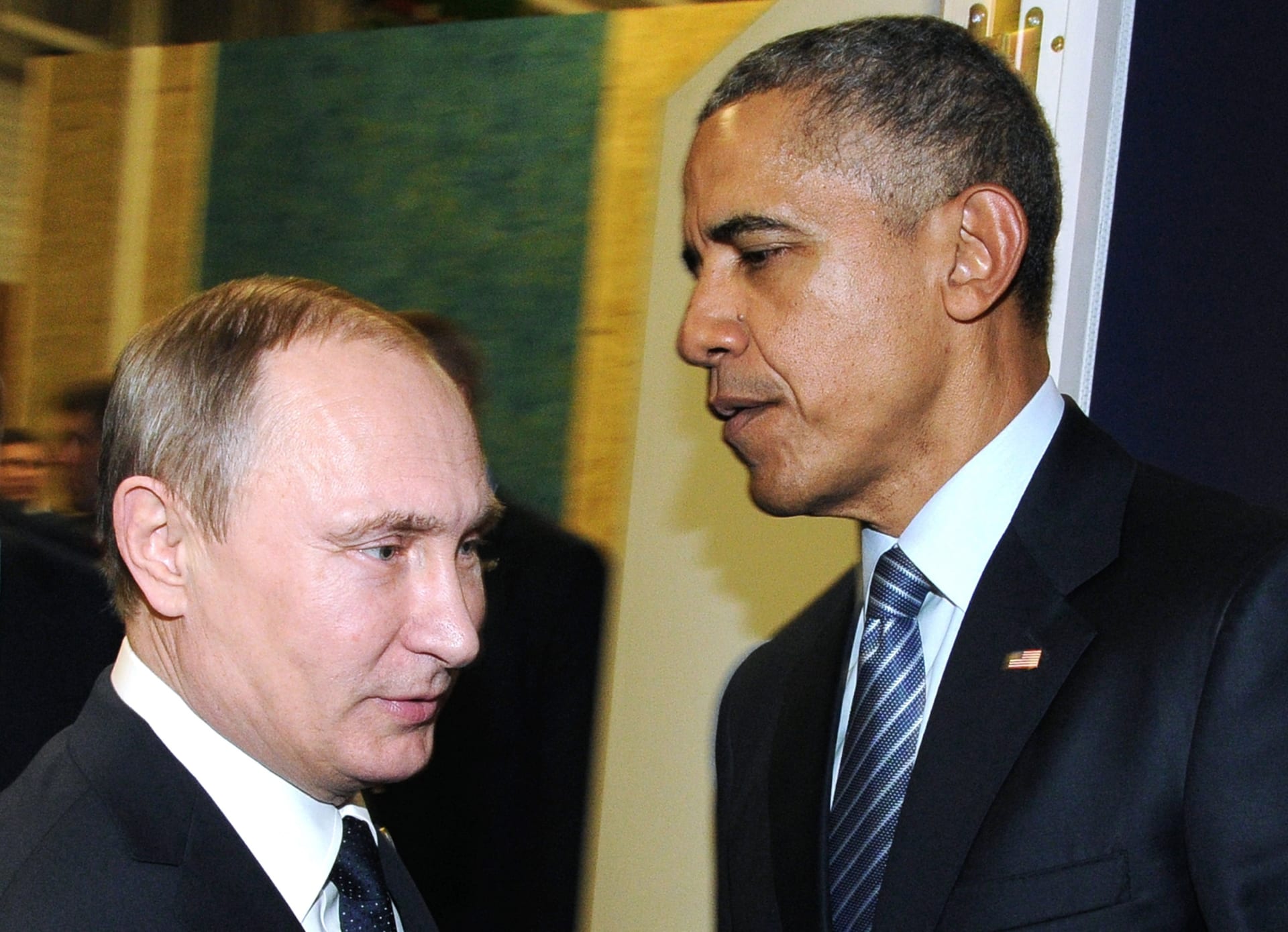 أوباما يناشد بوتين وقف استهداف المعارضة السورية.. والكرملين يؤكد تنشيط التعاون مع أمريكا لمحاربة "داعش"