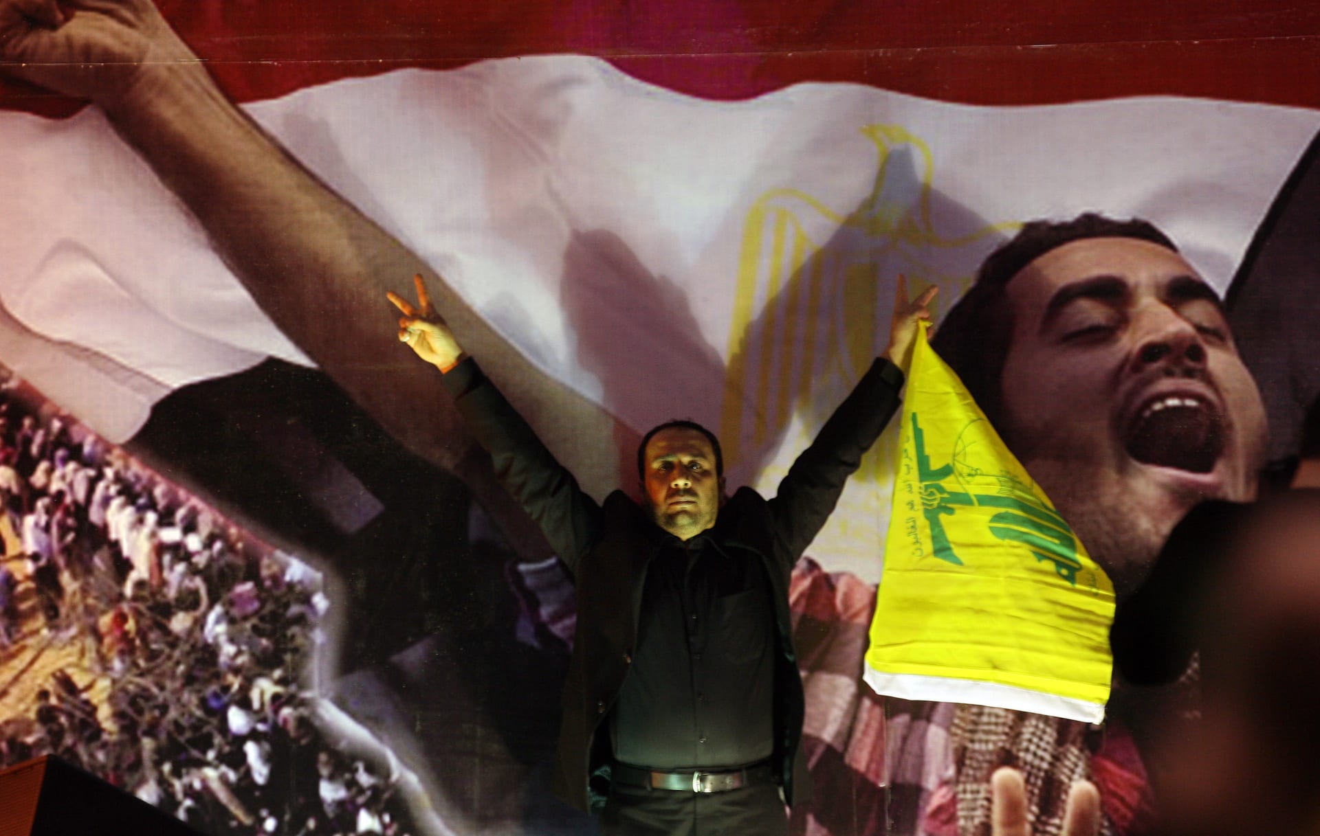 جدل حول زيارة حزب الله للقاهرة تحت شعار "التعزية بهيكل".. وشيخ الأزهر من جاكارتا: السنة والشيعة إخوان