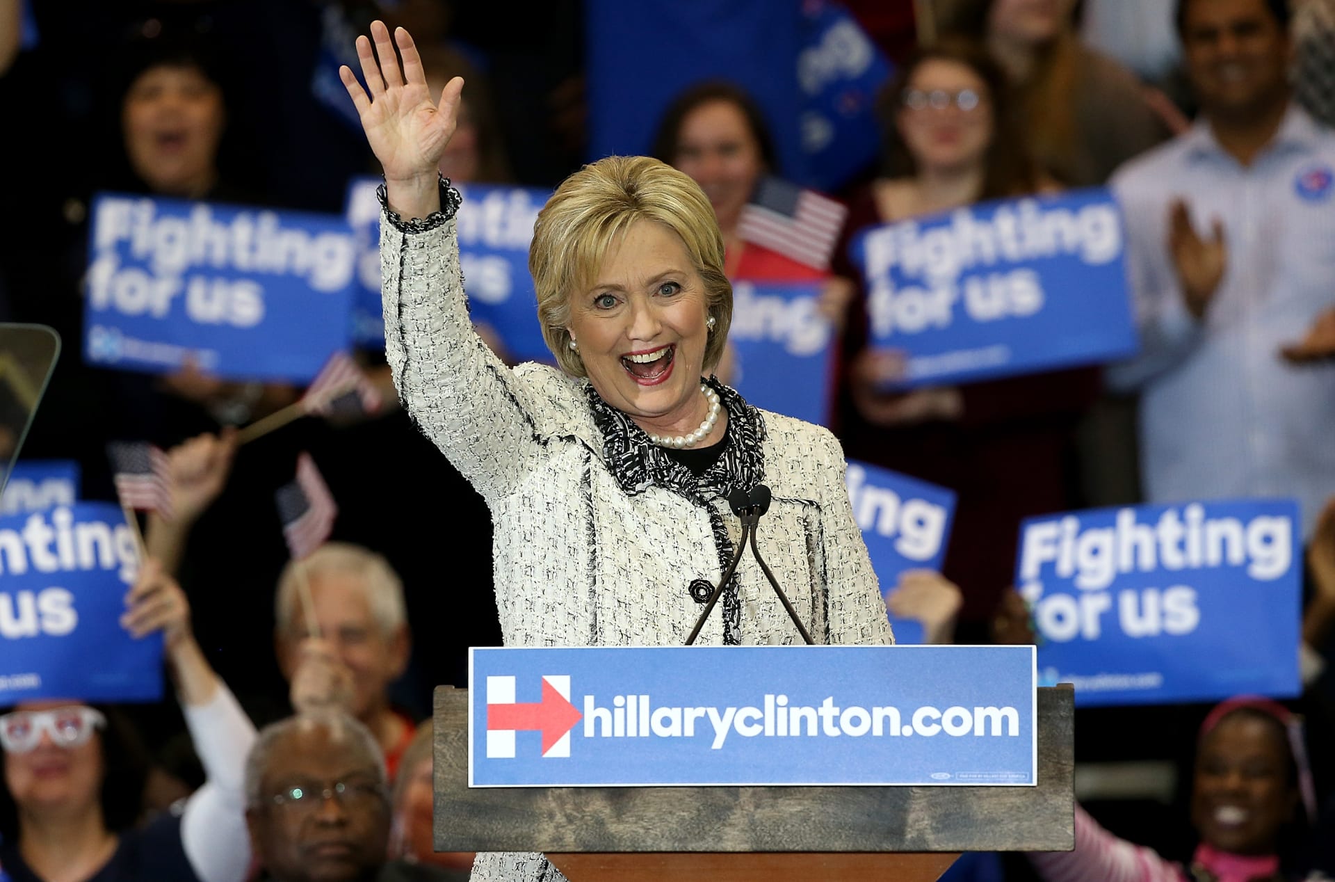 هيلاري كلينتون تحقق انتصارا ساحقا في الانتخابات التمهيدية في كارولينا الجنوبية بعد خسارتها فيها أمام أوباما  