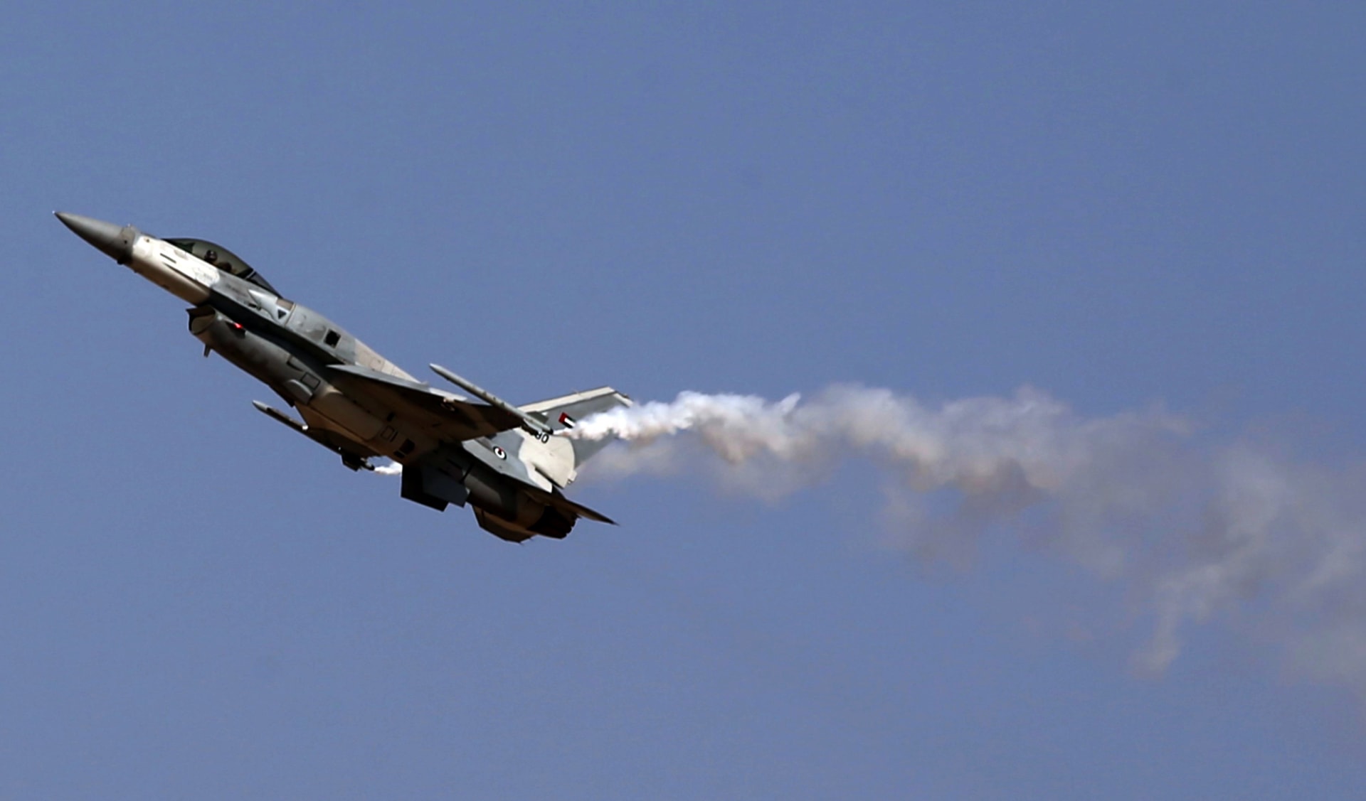 قيادة قوات التحالف العربي: مقتل طيارين إماراتيين تحطمت طائرتهما باليمن نتيجة عطل فني