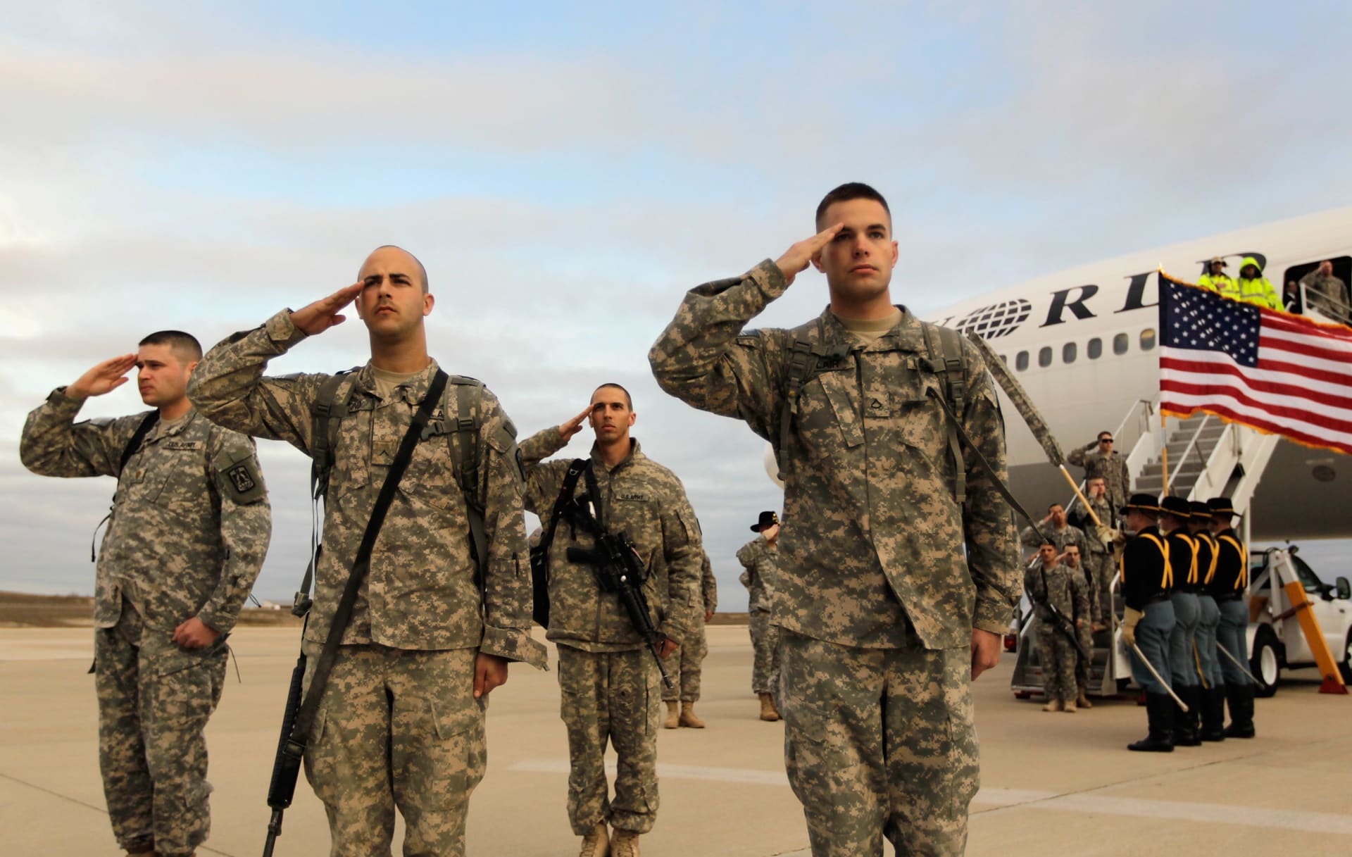 البنتاغون: ميداليات "العزم التام" لتكريم الجنود الأمريكيين المشاركين بالحملة ضد "داعش" لأكثر من 30 يوما
