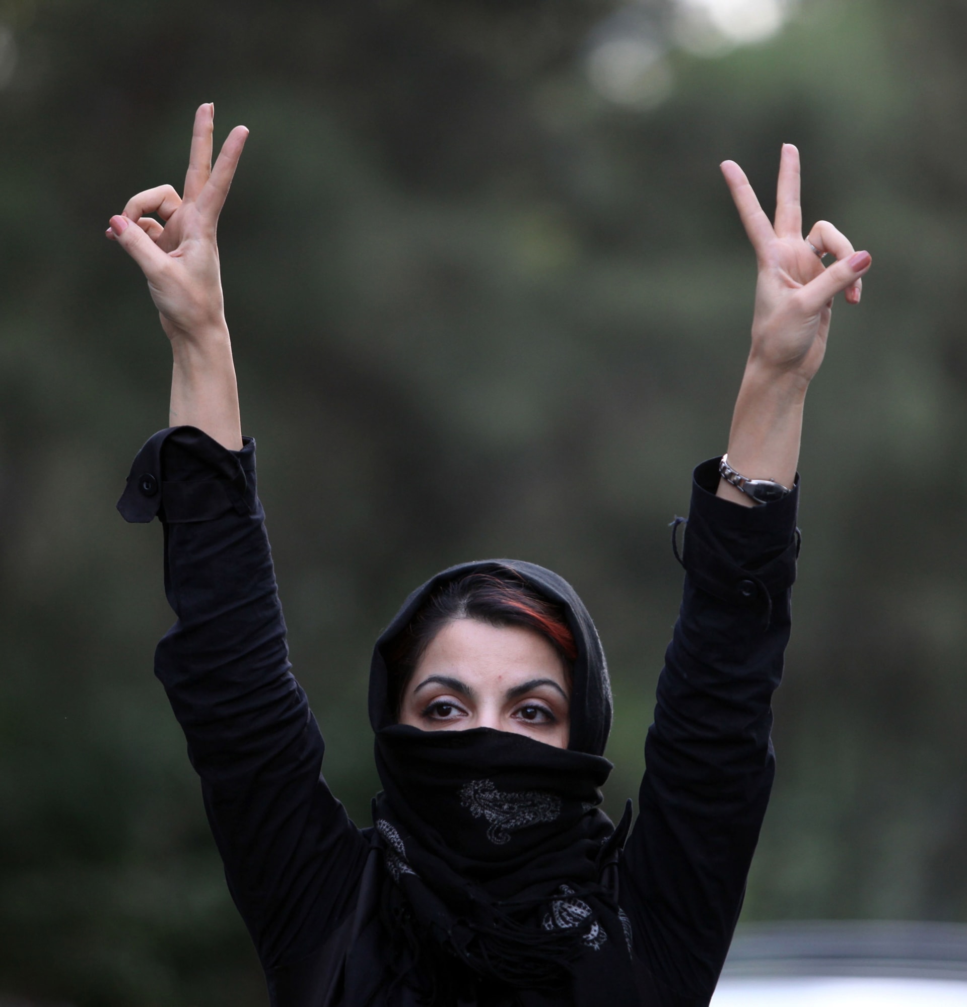 خبراء: دخول المزيد من النساء البرلمان الإيراني دلالة على تغيير اجتماعي.. "رقم قياسي" لمشاركة النساء منذ ثورة 1979