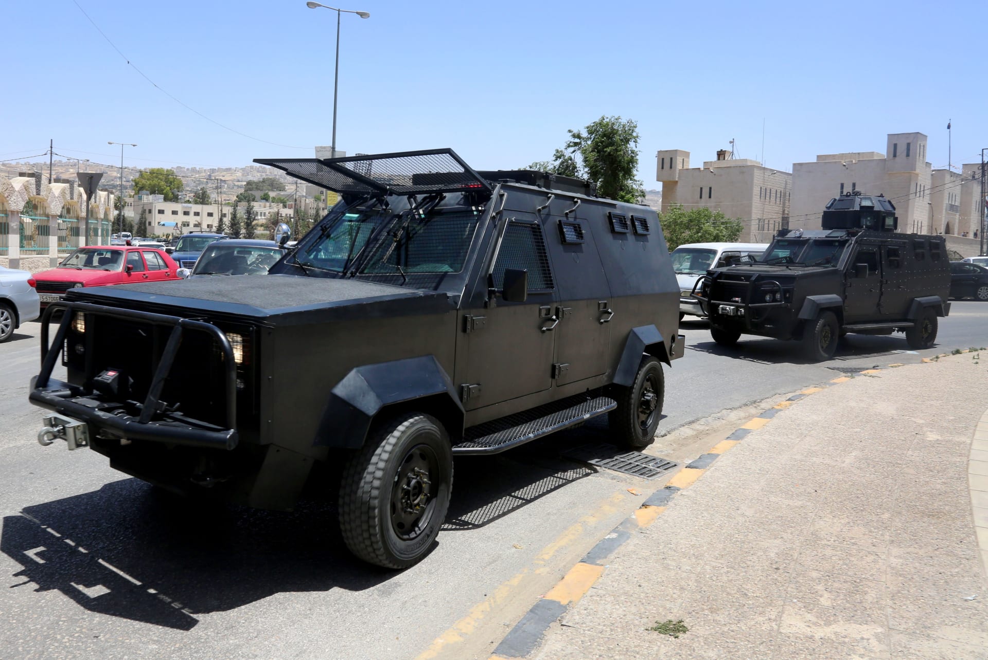 نائب أردني سابق يقارن استهداف مبنى المخابرات بالأردن بعملية سابقة لـ"داعش" 