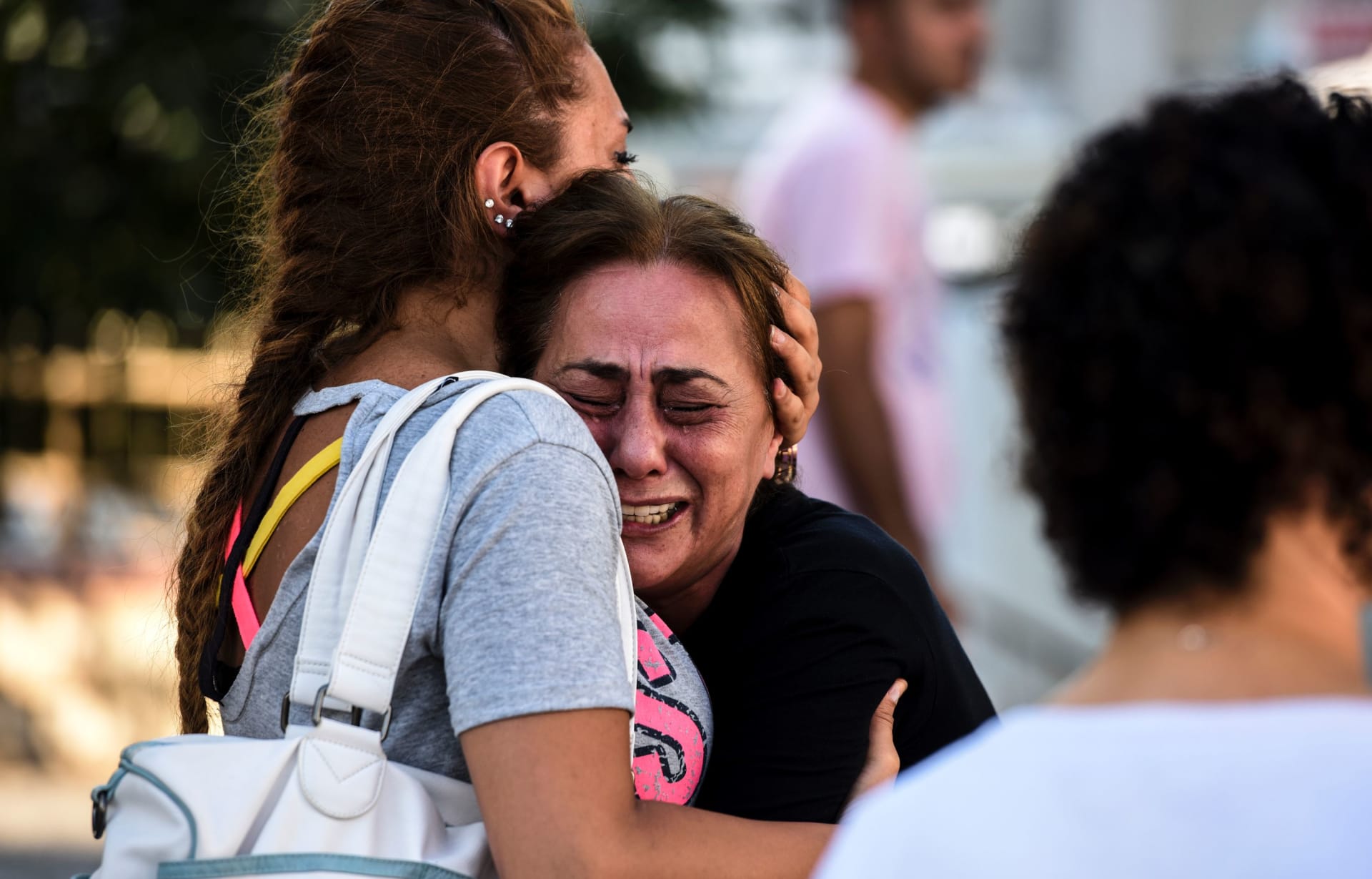 تركيا: ارتفاع عدد ضحايا هجوم مطار أتاتورك إلى 42 قتيلا.. والسلطات تكشف جنسيات القتلى