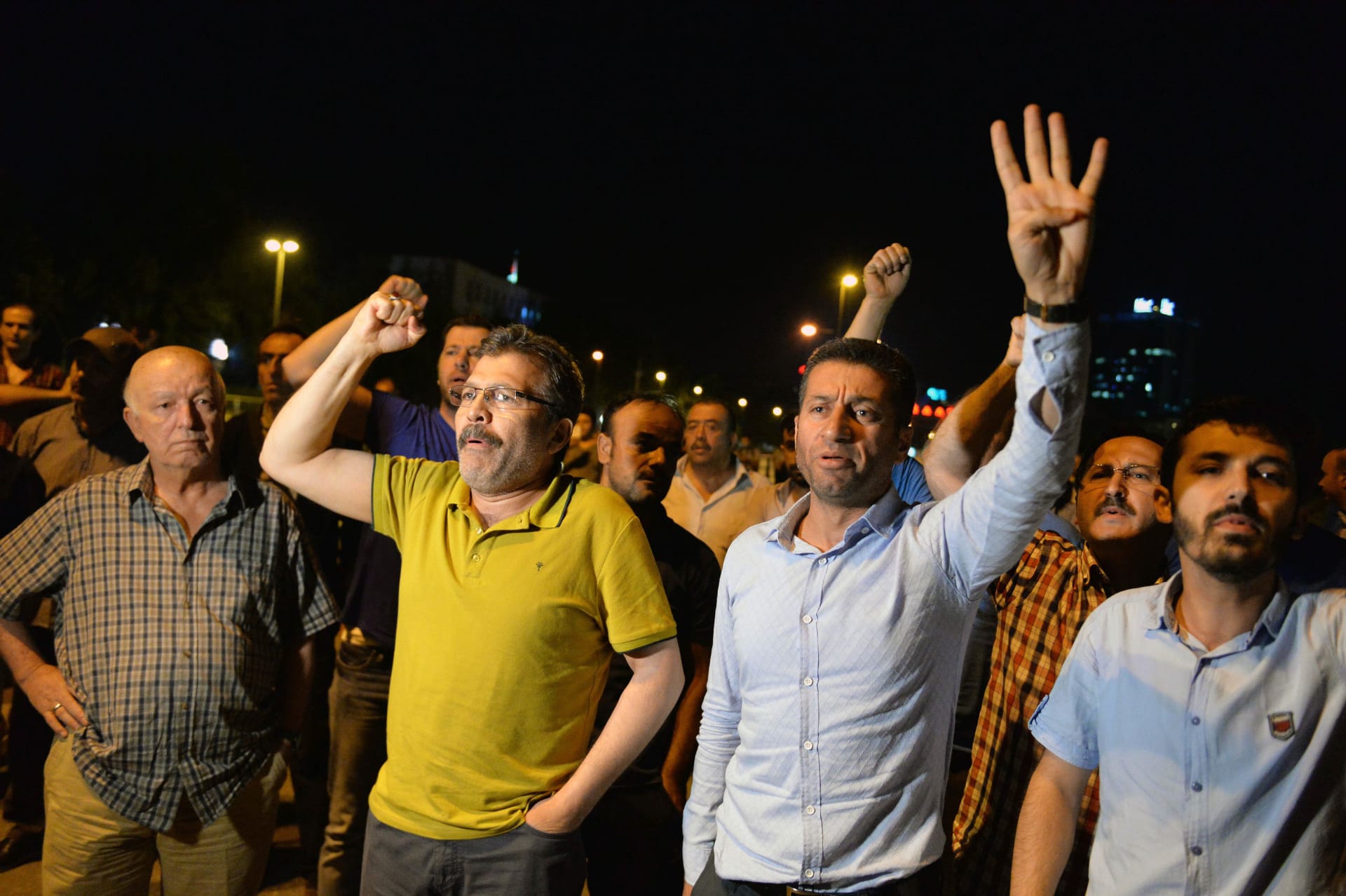حركة "6 إبريل" المصرية للشعب التركي: "امتحان سهل.. ولا تصدقوا وعود قادة الانقلاب"