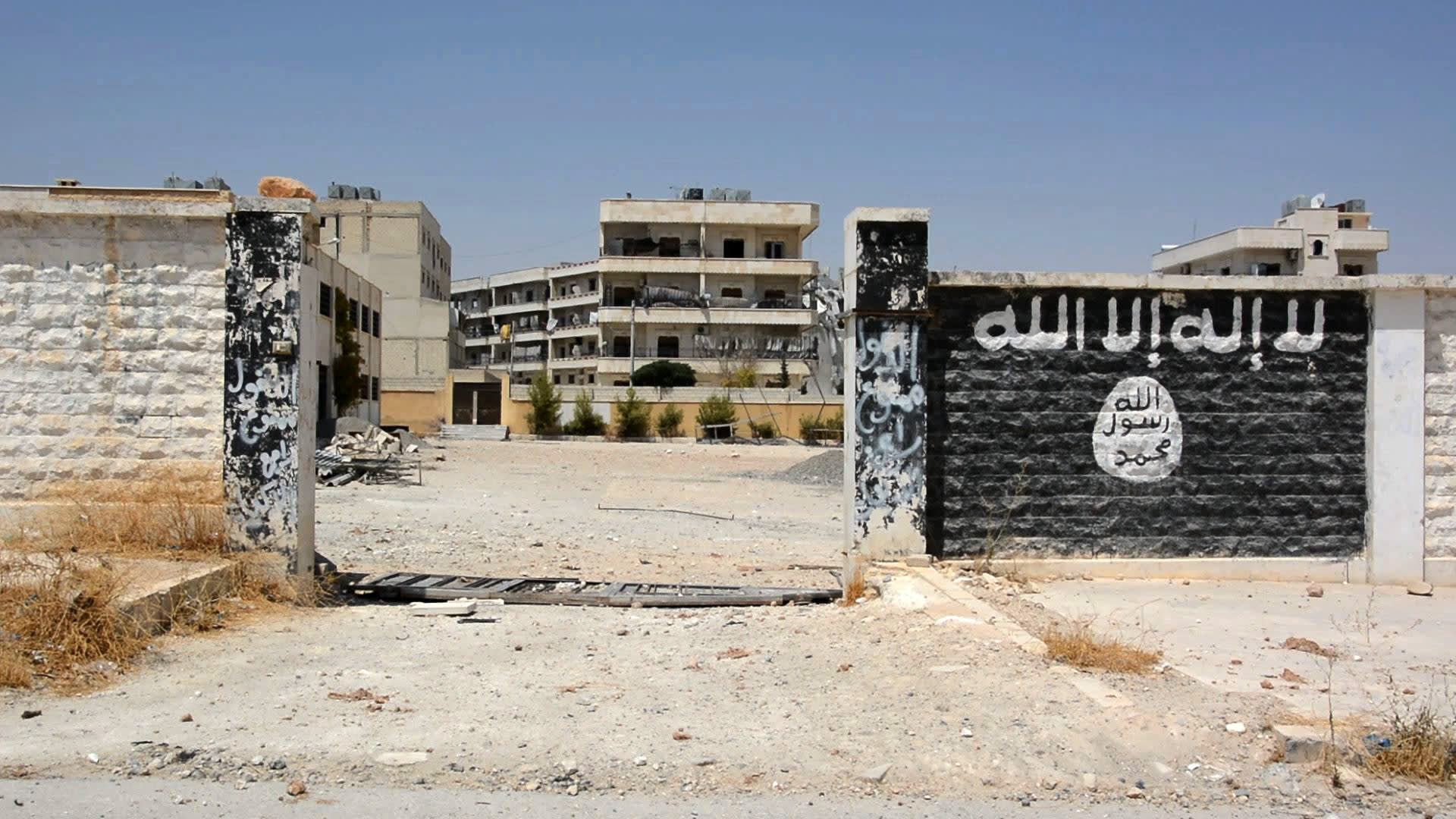داعش يبث مقطع فيديو لخمسة أطفال يقتلون سجناء