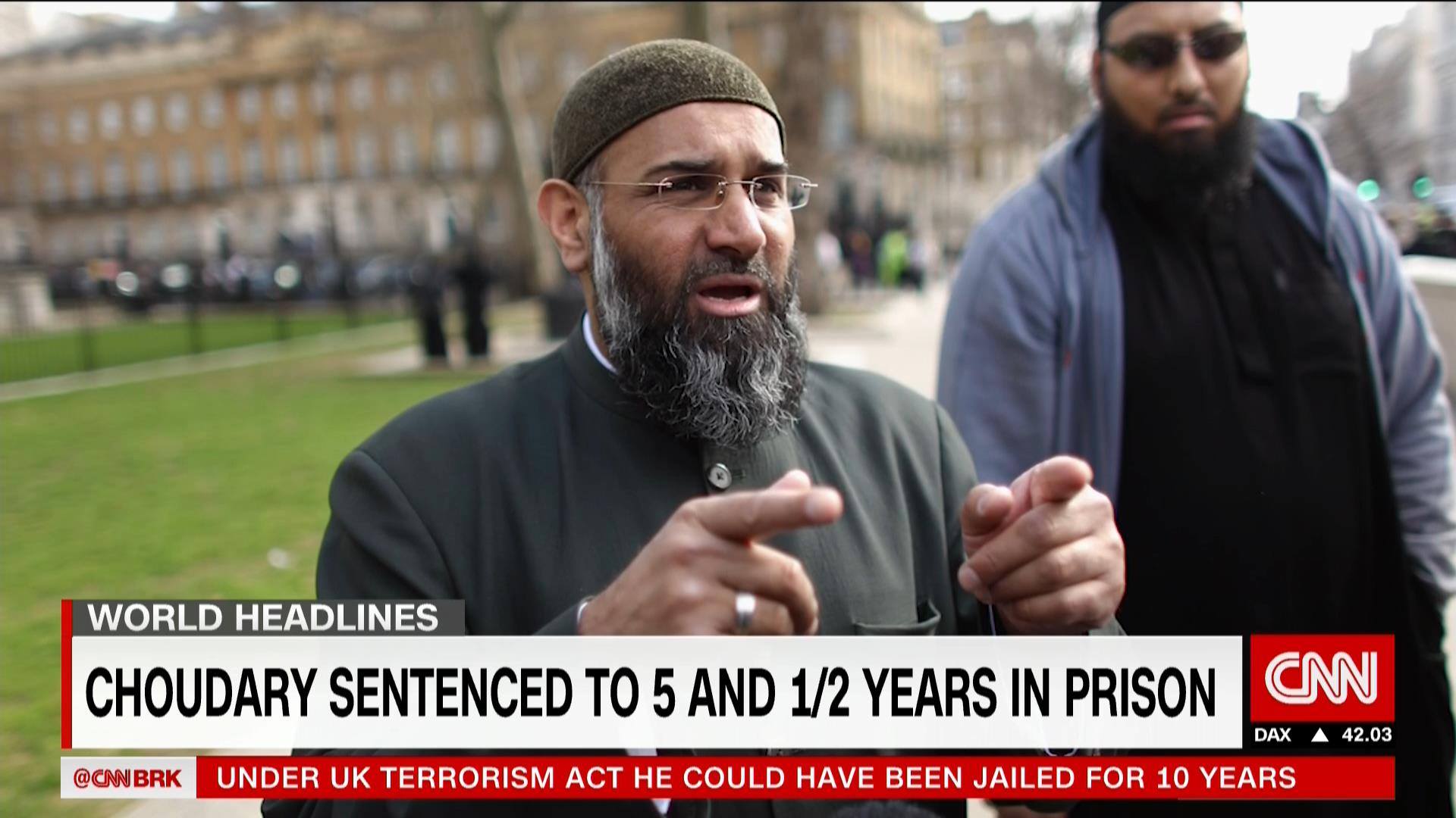 الحكم على رجل الدين البريطاني أنجم شودري بالسجن ٥ سنوات ونصف بتهمة دعم داعش