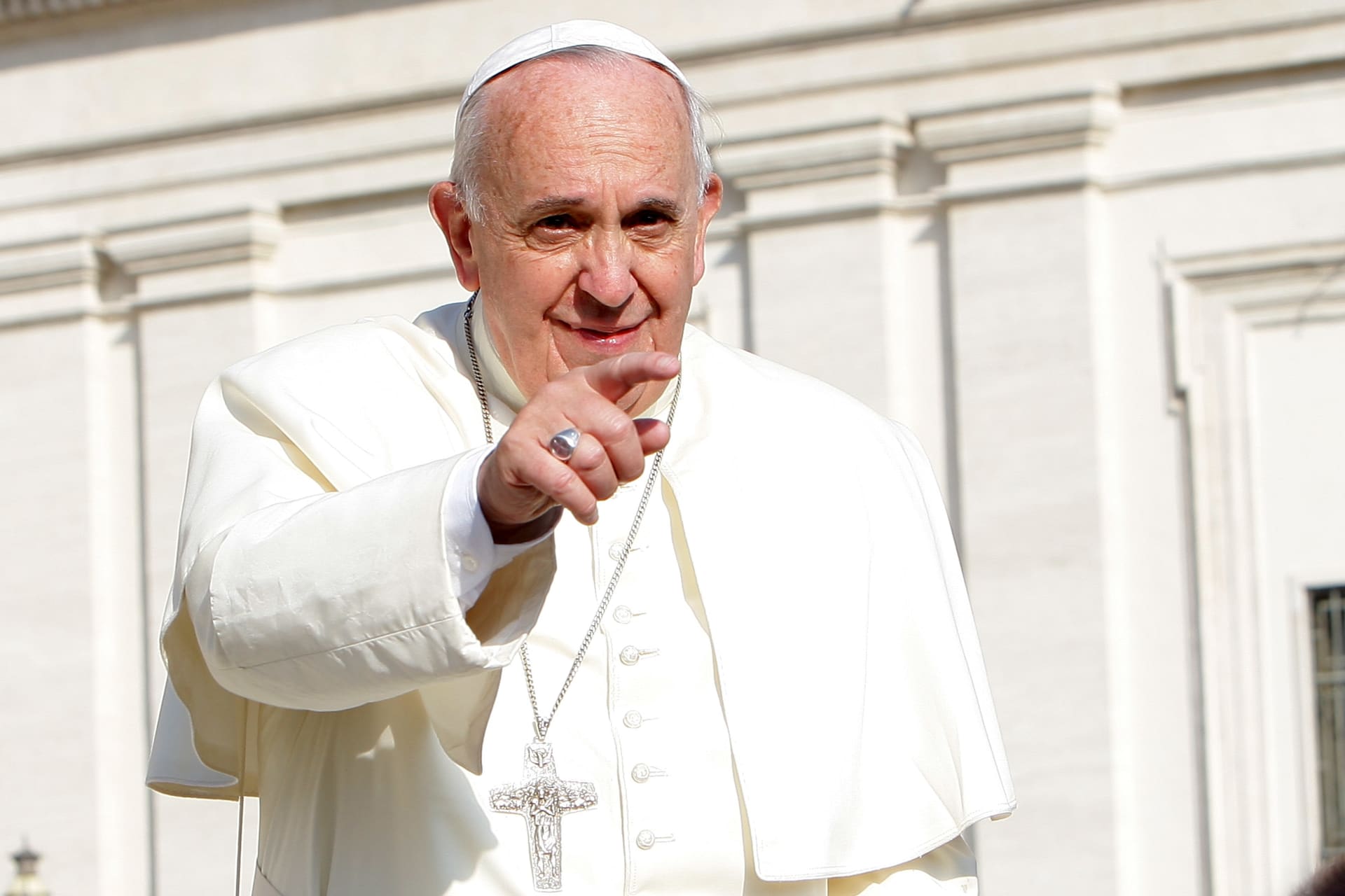 البابا فرانسيس يصف تعليم الهويّة الجنسية في المدارس بـ"الاحتلال الأيديولوجي"