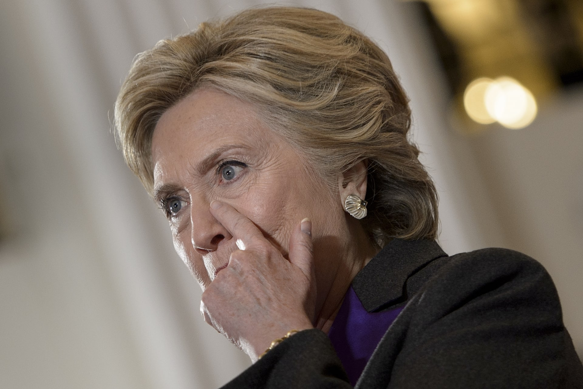 كلينتون تلوم مكتب التحقيقات الفيدرالي لخسارتها الرئاسة