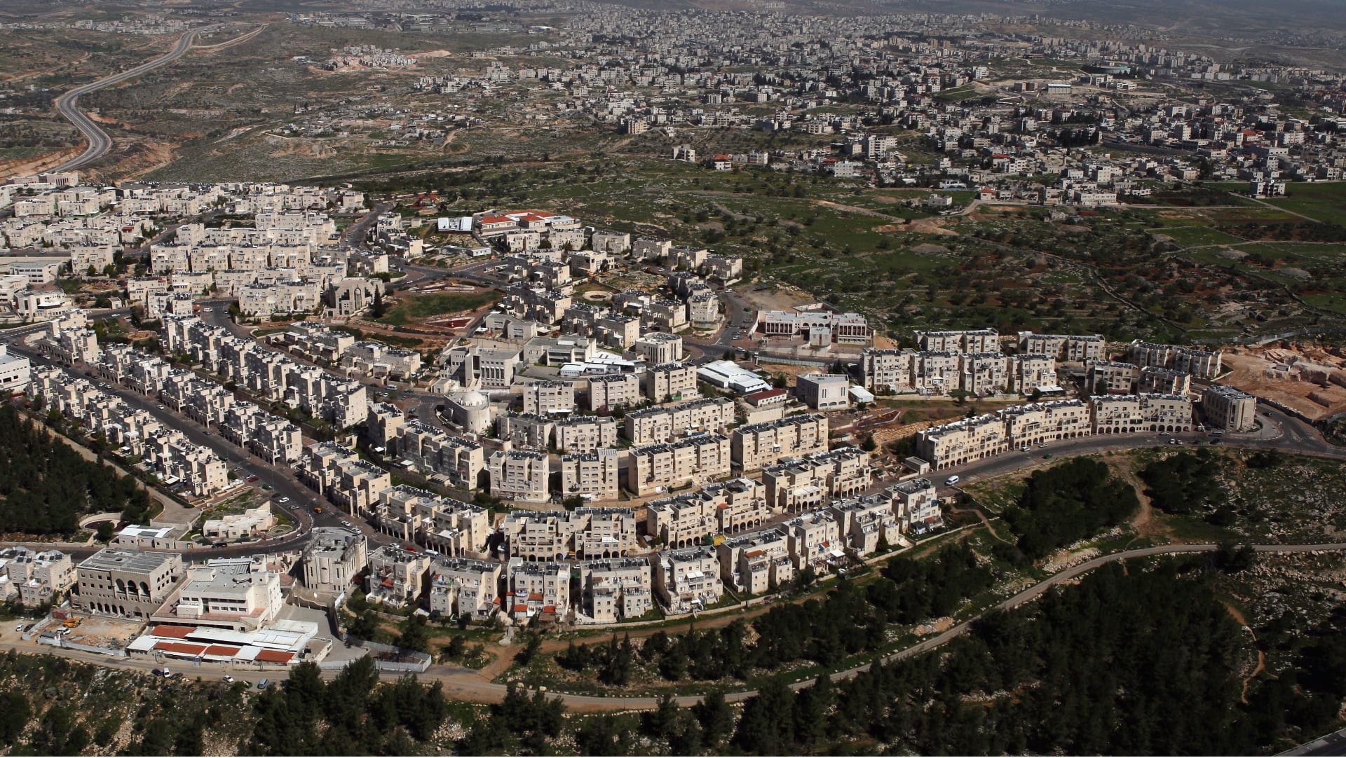 تقرير: إسرائيل تدفع قدما بخطة لبناء مئات الوحدات شرق القدس