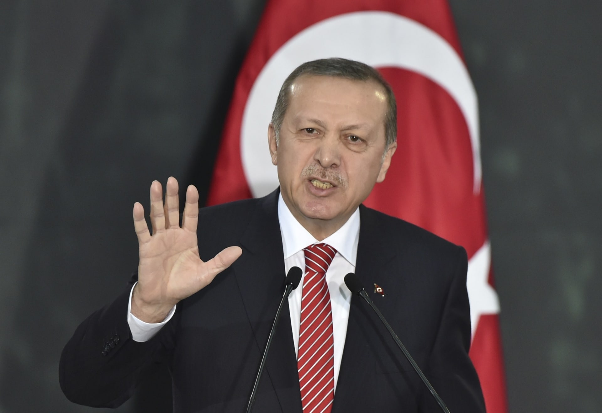 أردوغان: سأوافق على قانون الإعدام بعد موافقة البرلمان.. وتسعى قوى خارجية لـ"تركيع" تركيا ولكننا لا نركع إلا لله