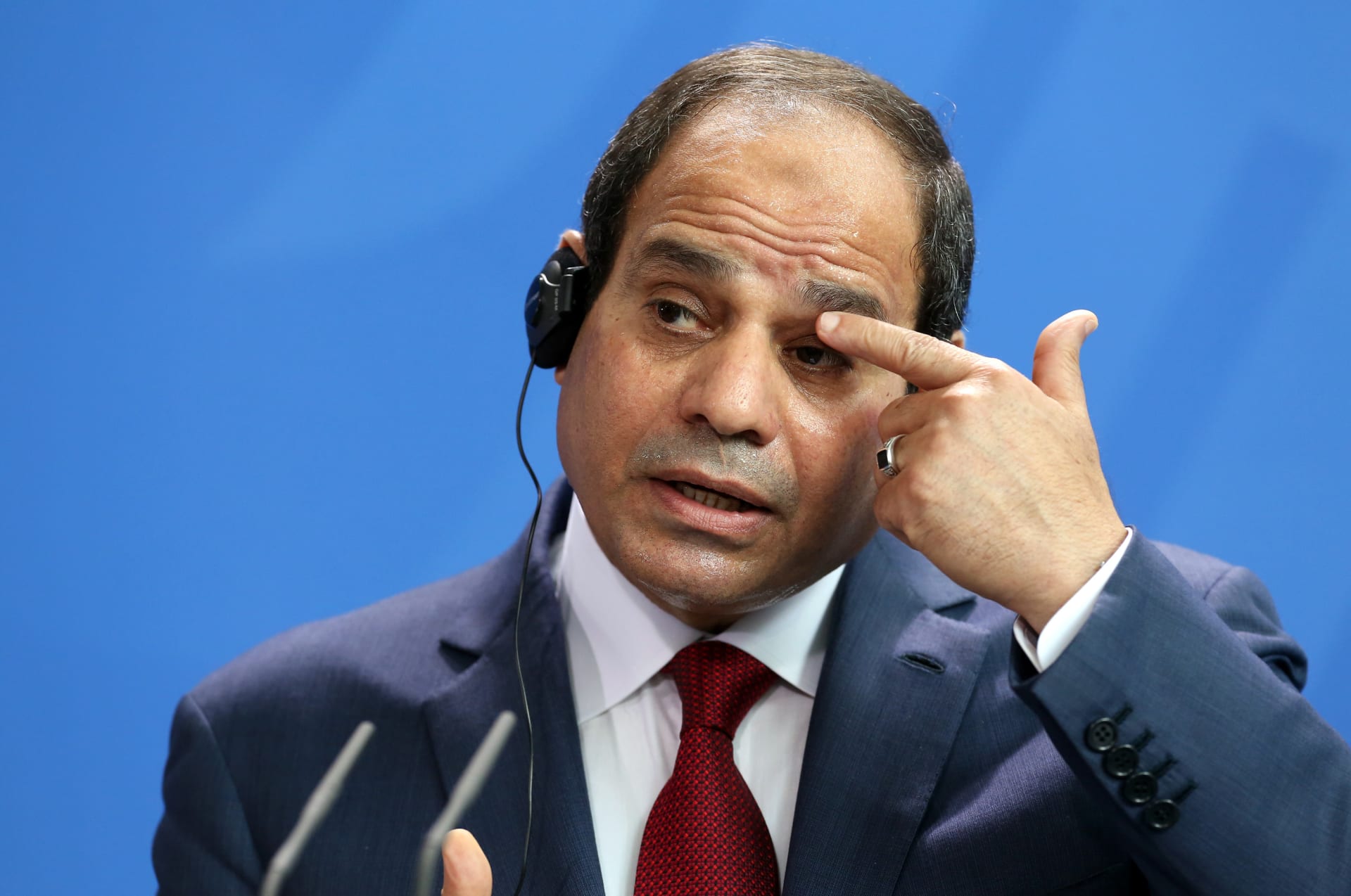 السيسي يتناول الأوضاع الاقتصادية ويطالب المصريين الوقوف بجانب مصر 6 أشهر فقط