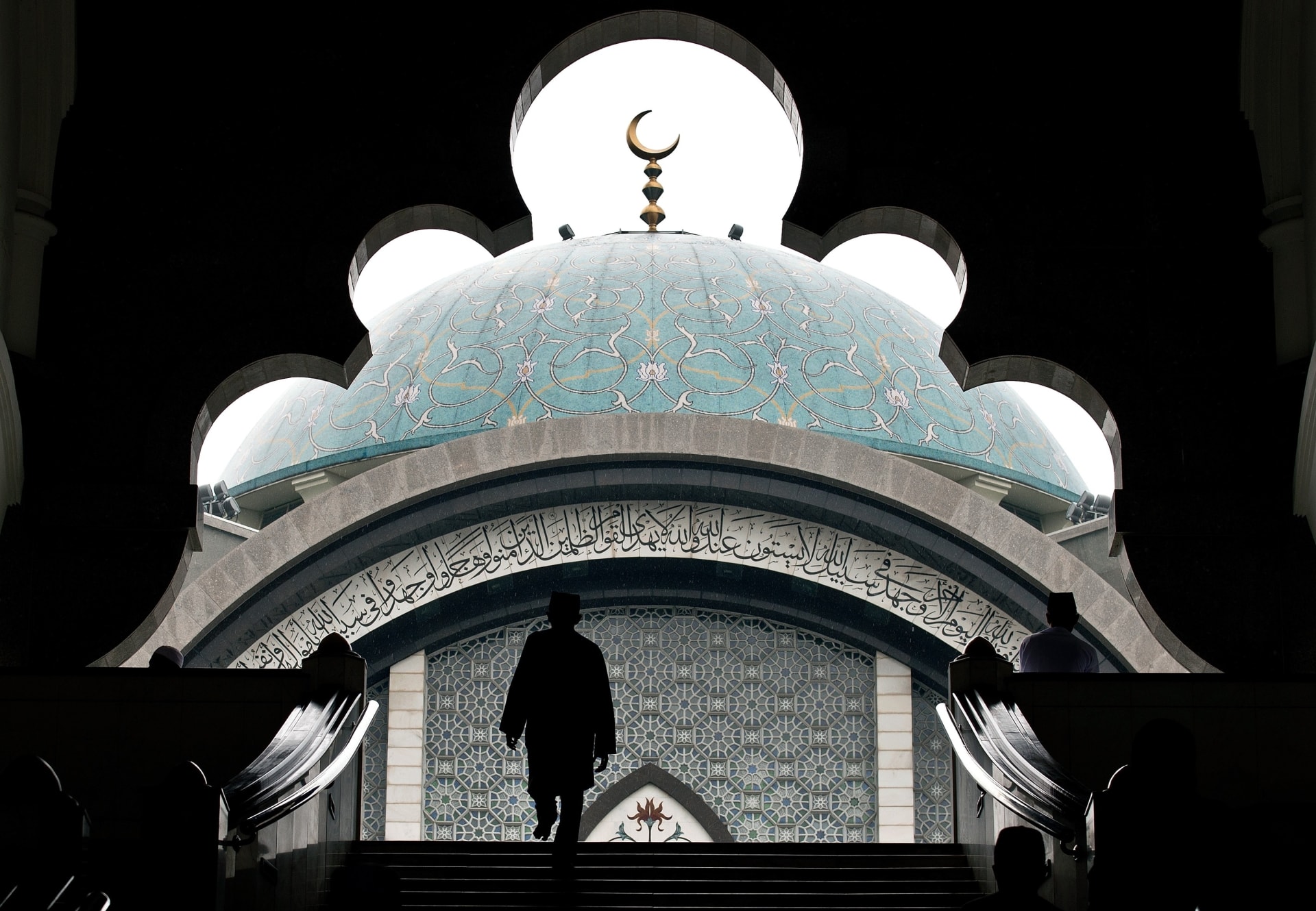 ماليزيا تطرح "بيت الصدقة" لإدارة التمويل الخيري وتحرر البنوك الإسلامية من العبء