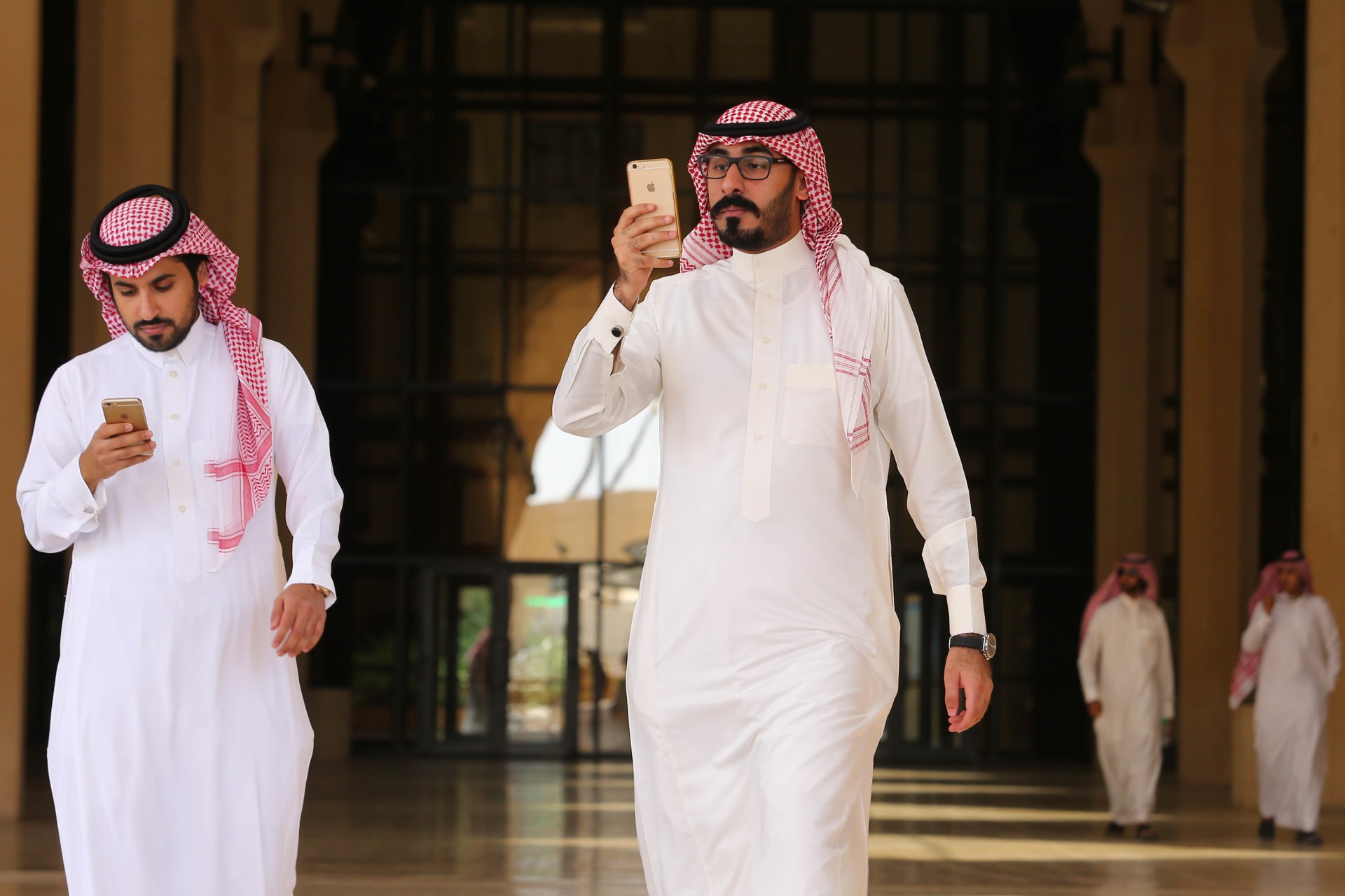 الاتصالات السعودية توقع اتفاقاً مع الحكومة لخدمات النطاق العريض بـ7.3 مليار ريال