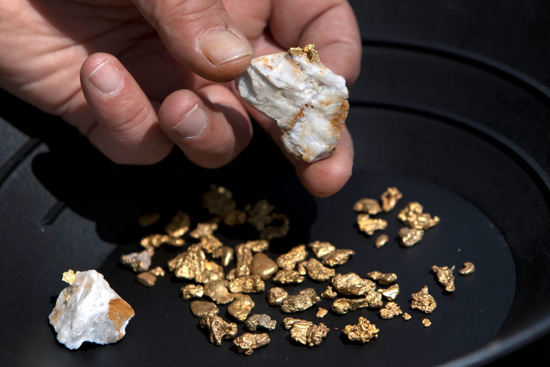 مصر تعلن نتائج أول مزايدة للتنقيب عن الذهب منذ 8 سنوات الأسبوع المقبل