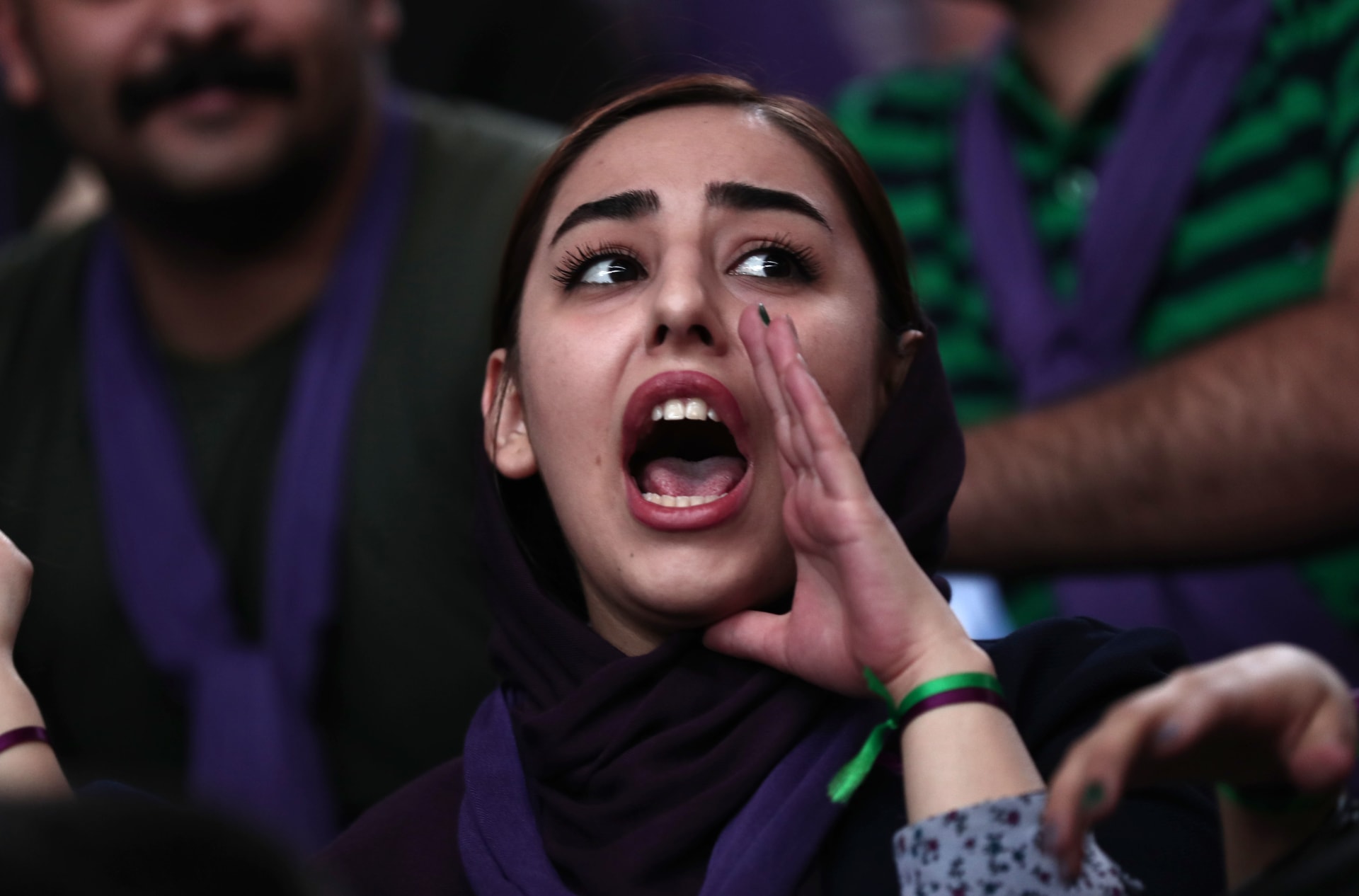 كامليا انتخابي فرد تكتب لـCNN: يستغل الشباب الانفتاح المحظور في إيران إلا في وقت الانتخابات