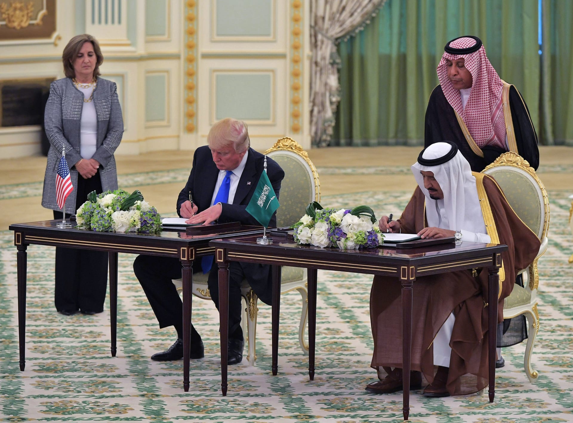 توقيع اتفاقيات بقيمة 280 مليار دولار بين السعودية وأمريكا