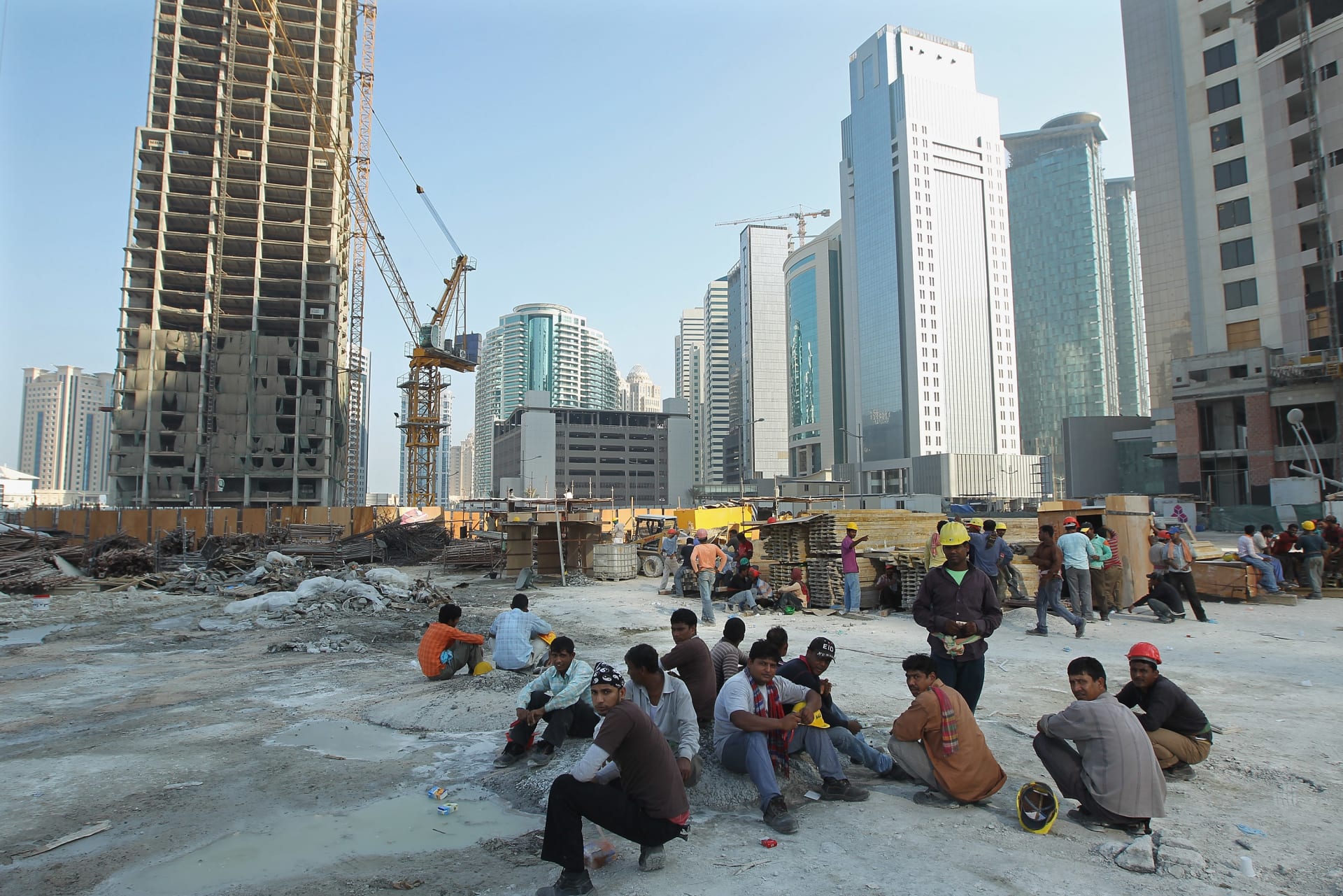 الفلبين تعلق إيفاد عمالها إلى قطر خوفاً من نقص الغذاء