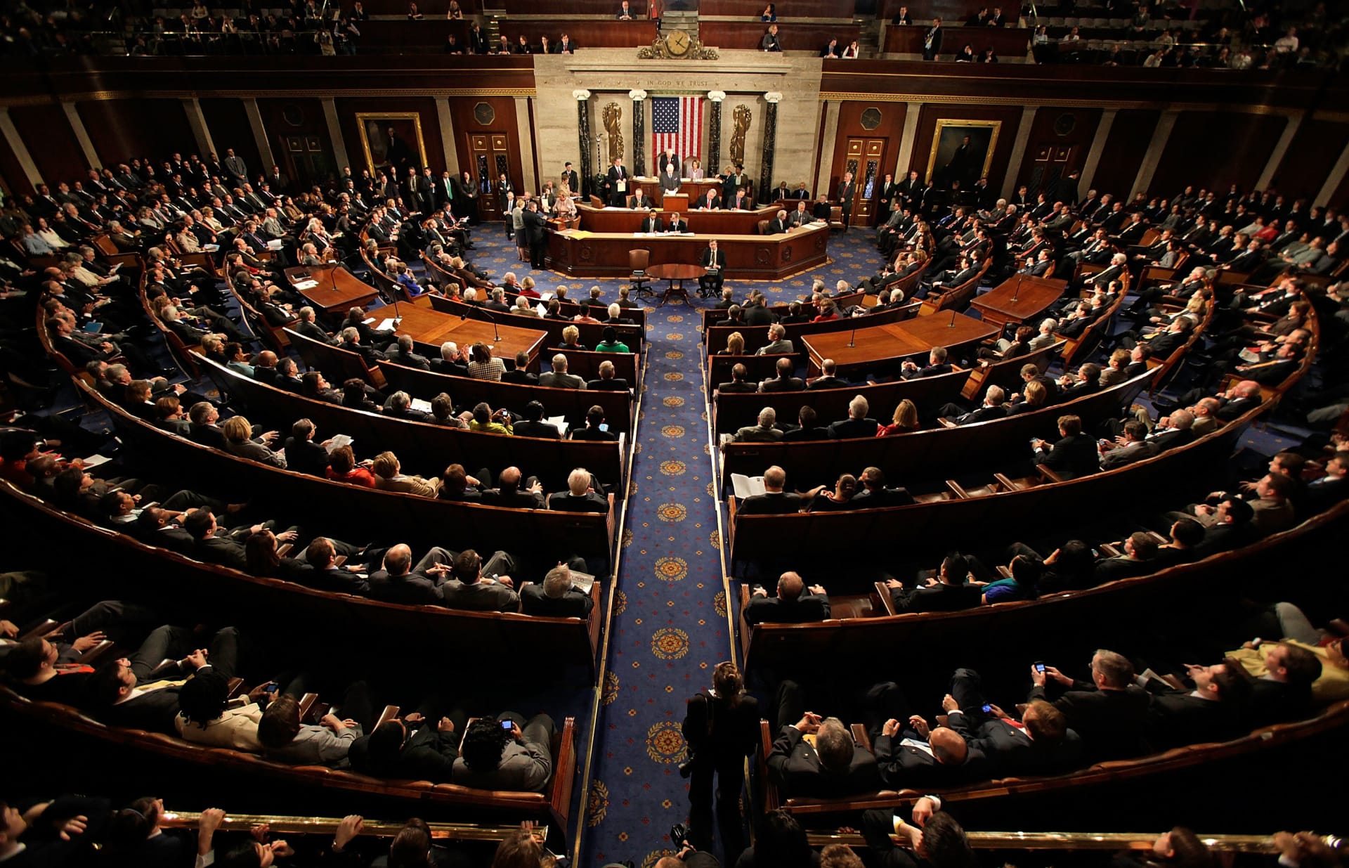"توبيخ لترامب".. مجلس الشيوخ الأمريكي يصادق على فرض عقوبات جديدة ضد روسيا وإيران