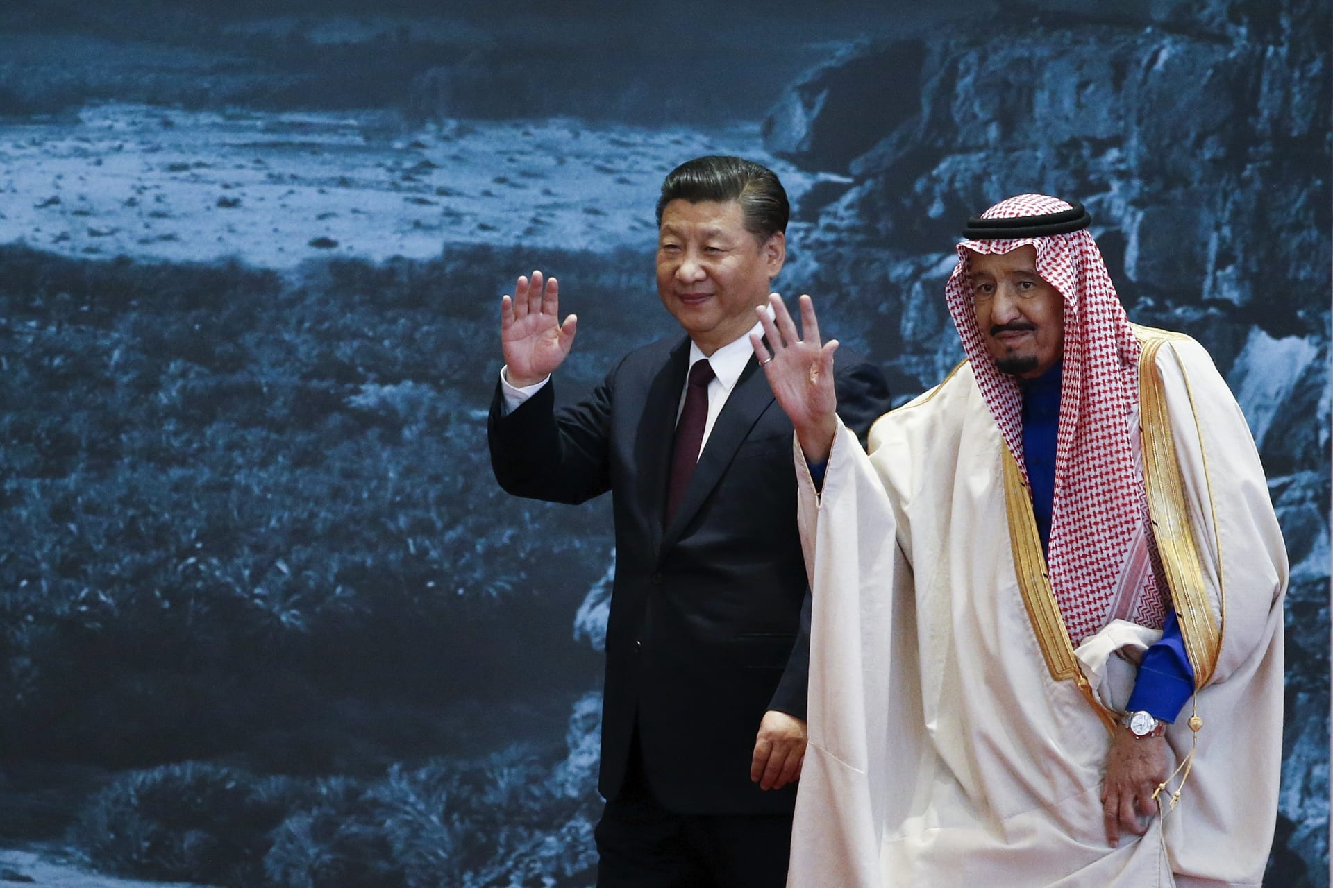 كاتب صيني يحذر بكين: أزمة الخليج مع قطر وعلاقتنا بإيران تهددان خططنا