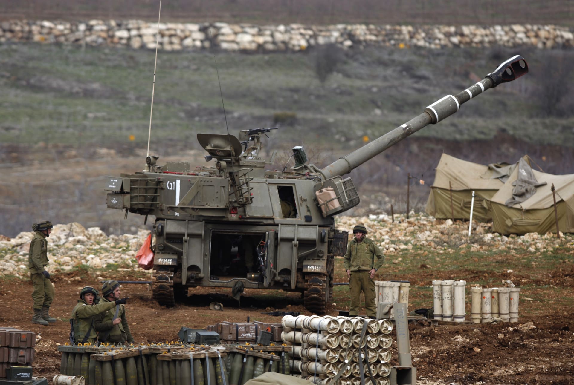 إسرائيل تشن غارات جوية على مواقع عسكرية سورية قرب الجولان