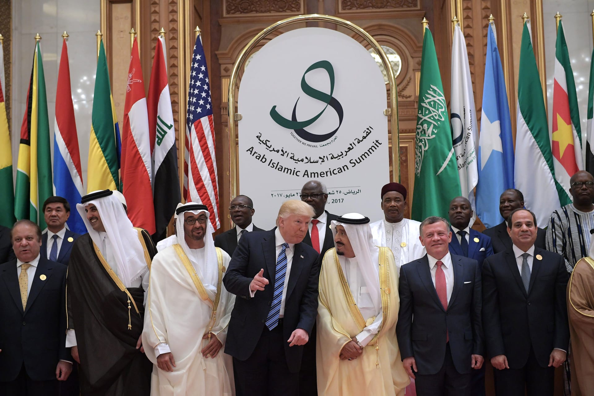 البيت الأبيض: ترامب يشدد في اتصالات مع العاهل السعودي وولي عهد أبوظبي وأمير قطر على أهمية "الوحدة" لتحقيق أهداف قمة الرياض