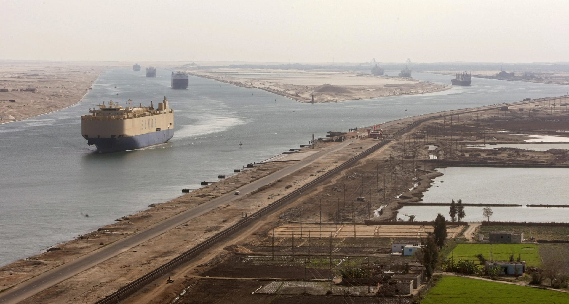 هيئة قناة السويس تنفي لـCNN صدور قرارات بمنع مرور السفن القطرية.. ومسؤول: لسنا في حالة حرب مع قطر