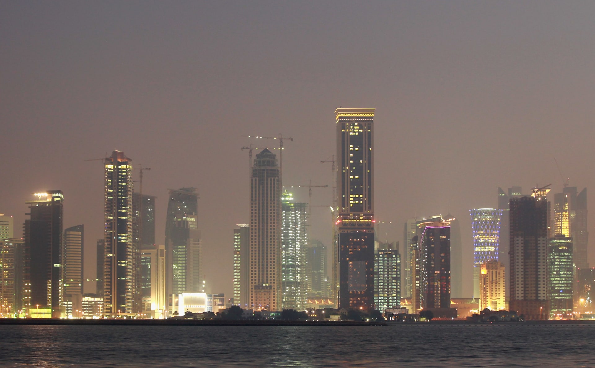 مسؤول قطري: لسنا لقمة سائغة ولا هدفاً سهلاً