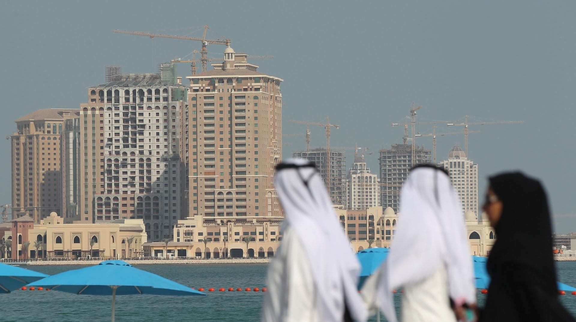 ما رأي سكان قطر برواتبهم الحالية؟