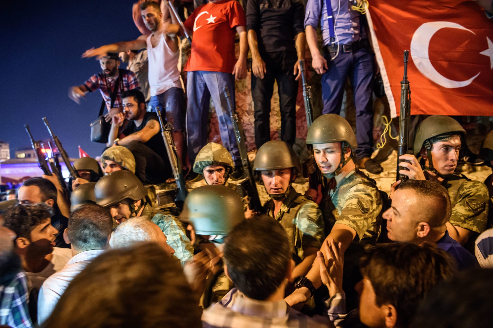 محاولة الانقلاب العسكري في تركيا.. التسلسل الزمني لأبرز الأحداث