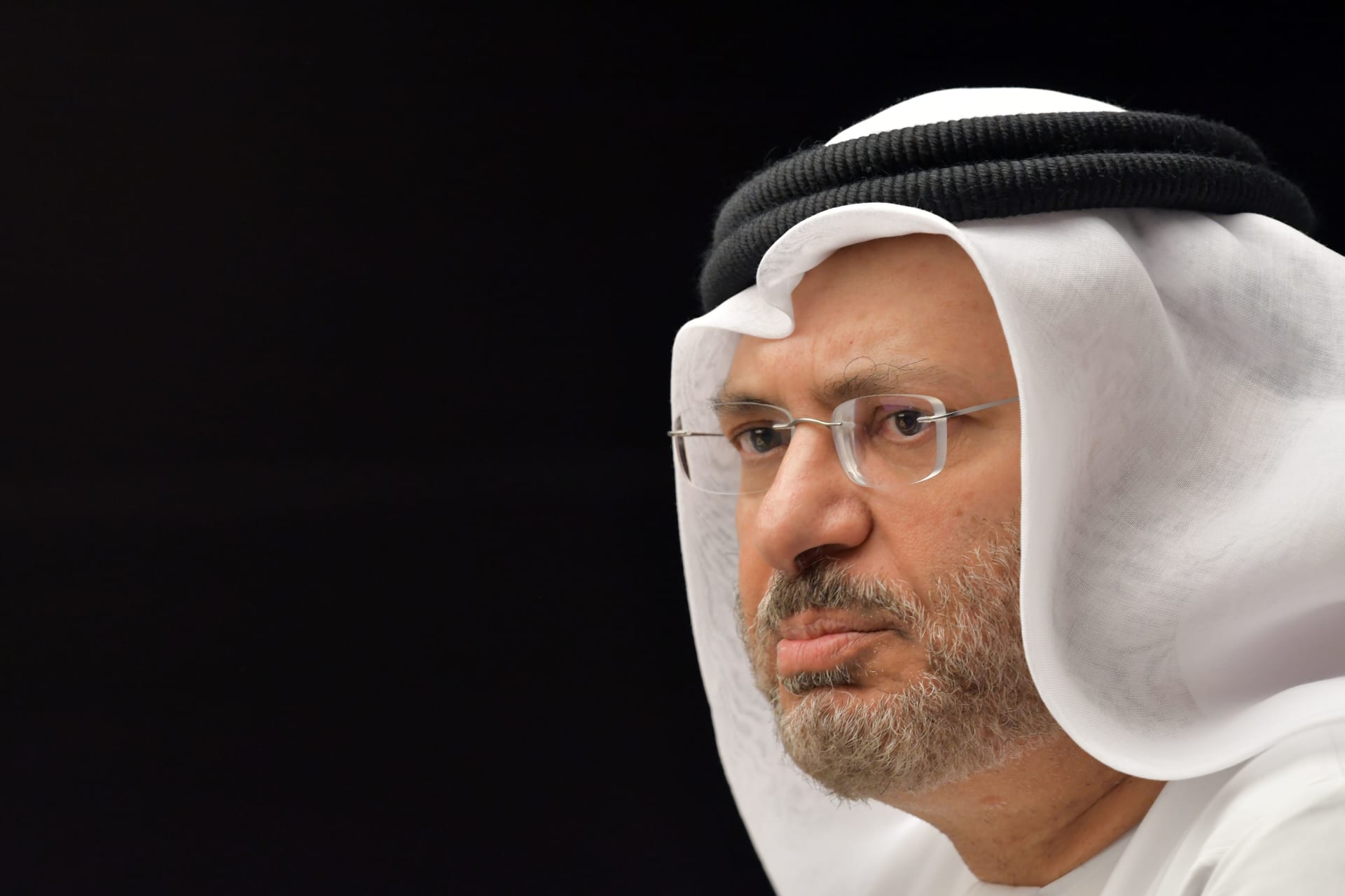 قرقاش من لندن: ثروة قطر تهديد بسبب دعمها الجهاديين ونريد رقابة دولية