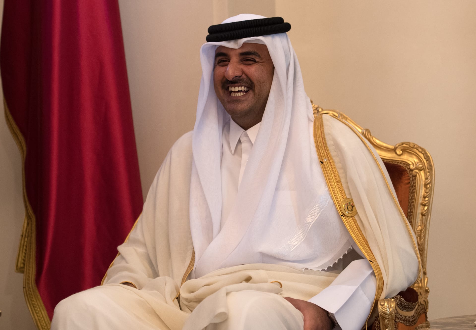 أفراد من عائلة آل ثاني يباركون لأمير قطر مولوده الجديد محمد بن تميم