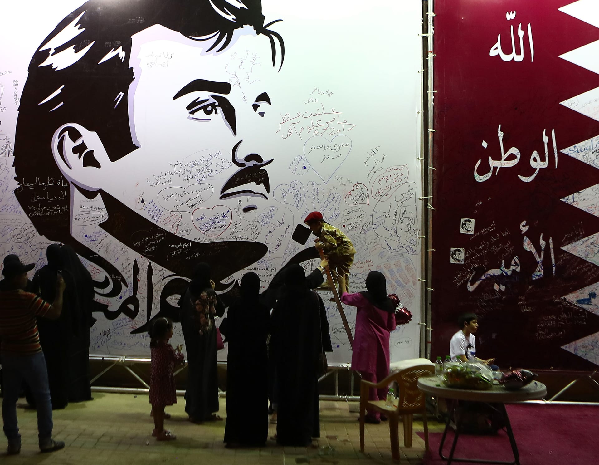 مستشار سعودي: "تنظيم الحمدين" يحكم قطر والمطالب الـ13 قد تزيد