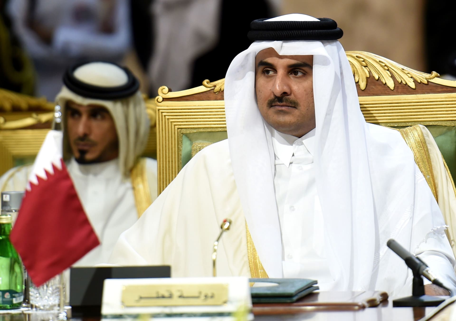 خطاب أمير قطر.. القحطاني: أعده عزمي بشارة.. وخلفان: خطاب هزيل لـ"تميم الضعيف"