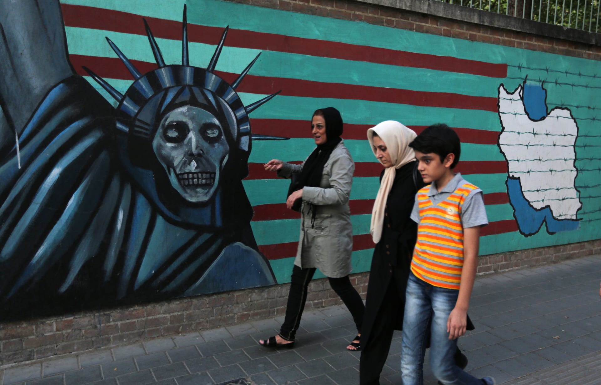 إيران تشكو العقوبات الأمريكية الجديدة المحتملة للجنة الإشراف على الاتفاق النووي