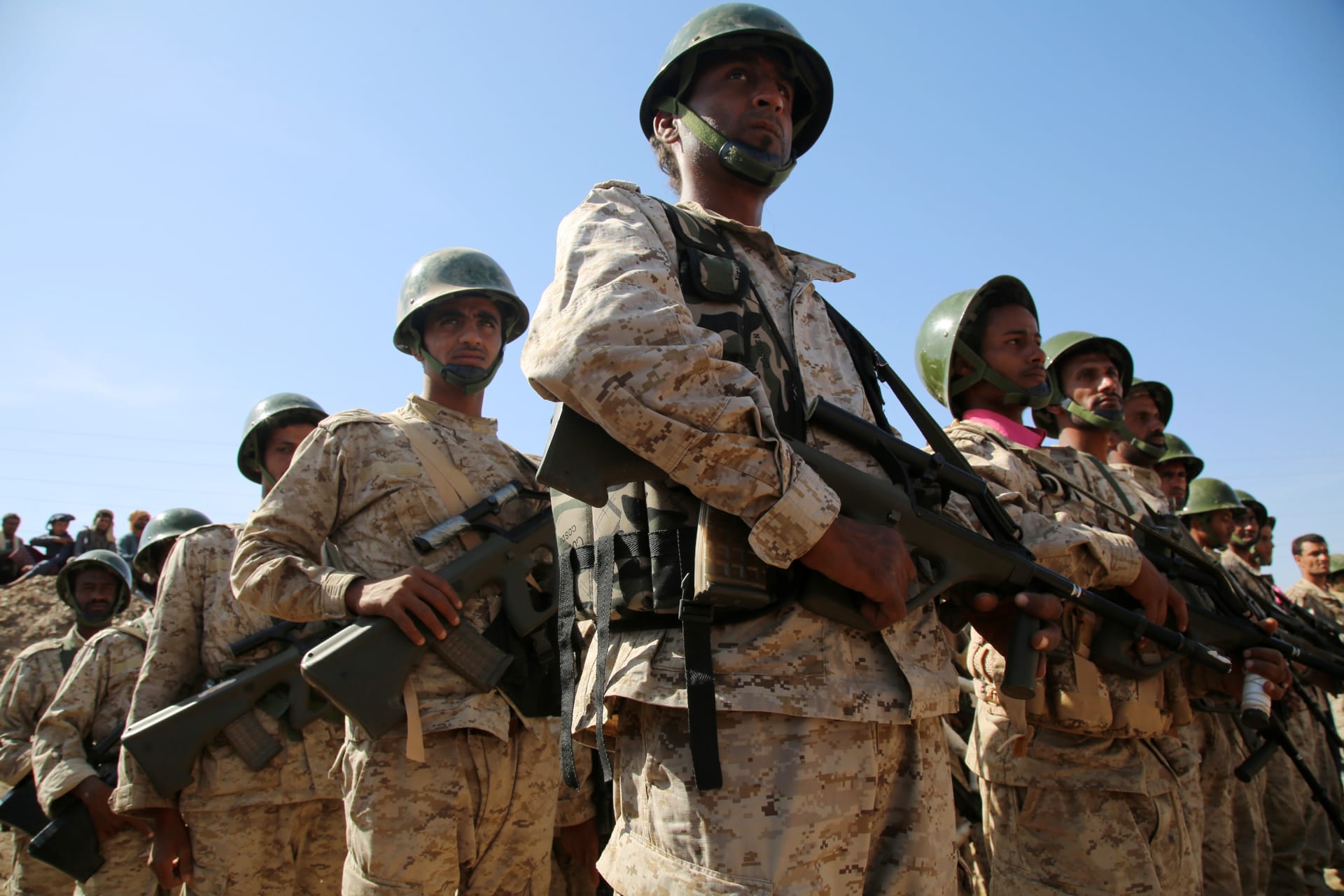 قوات يمنية تنفذ بدعم إماراتي وأمريكي عملية ضد القاعدة في اليمن
