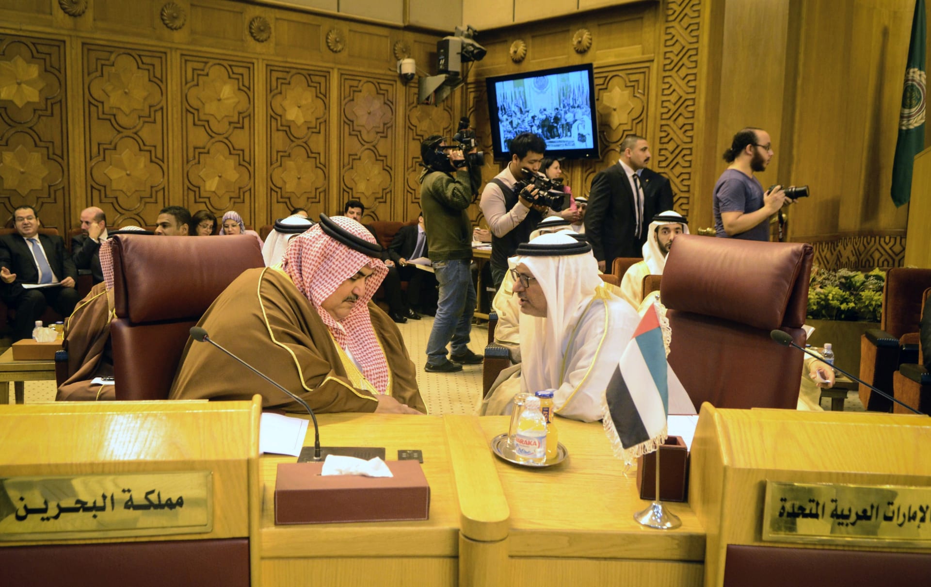بعد تصريحات وزير خارجية البحرين حول أزمة قطر.. قرقاش: صوت الخليج العربي
