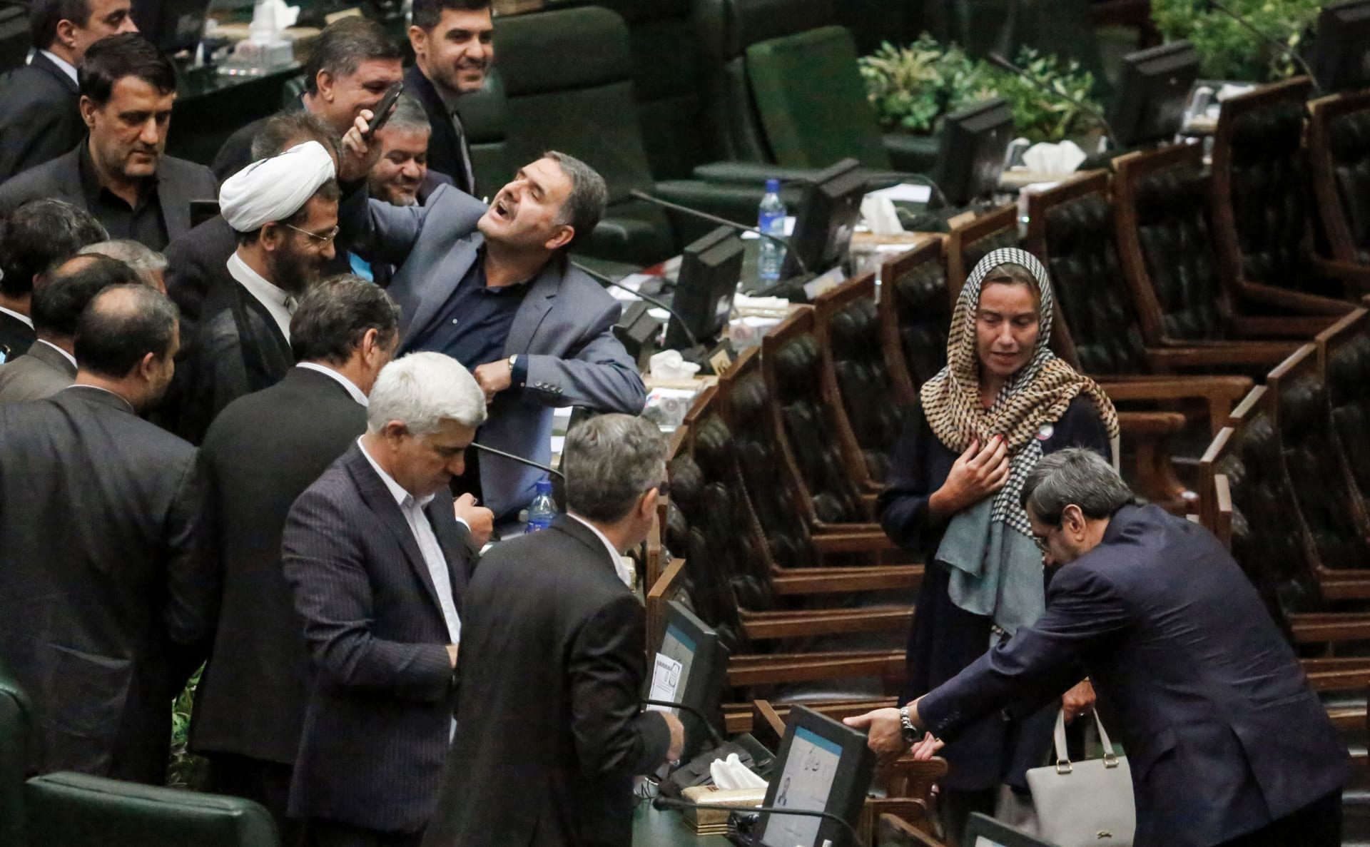 كامليا انتخابي فرد تكتب لـCNN: روحاني بدأ ولايته الثانية بـ"فضيحة" أضحكت شعب إيران