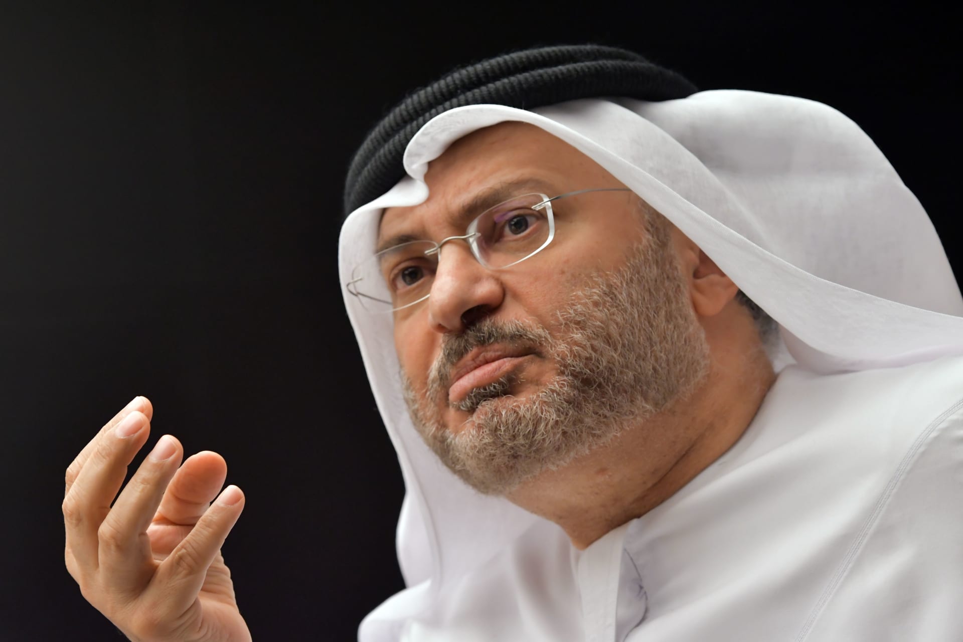 قرقاش: قطر تتهم الإمارات بتصدر الحملة ضدها بينما تفتح جبهات مع السعودية