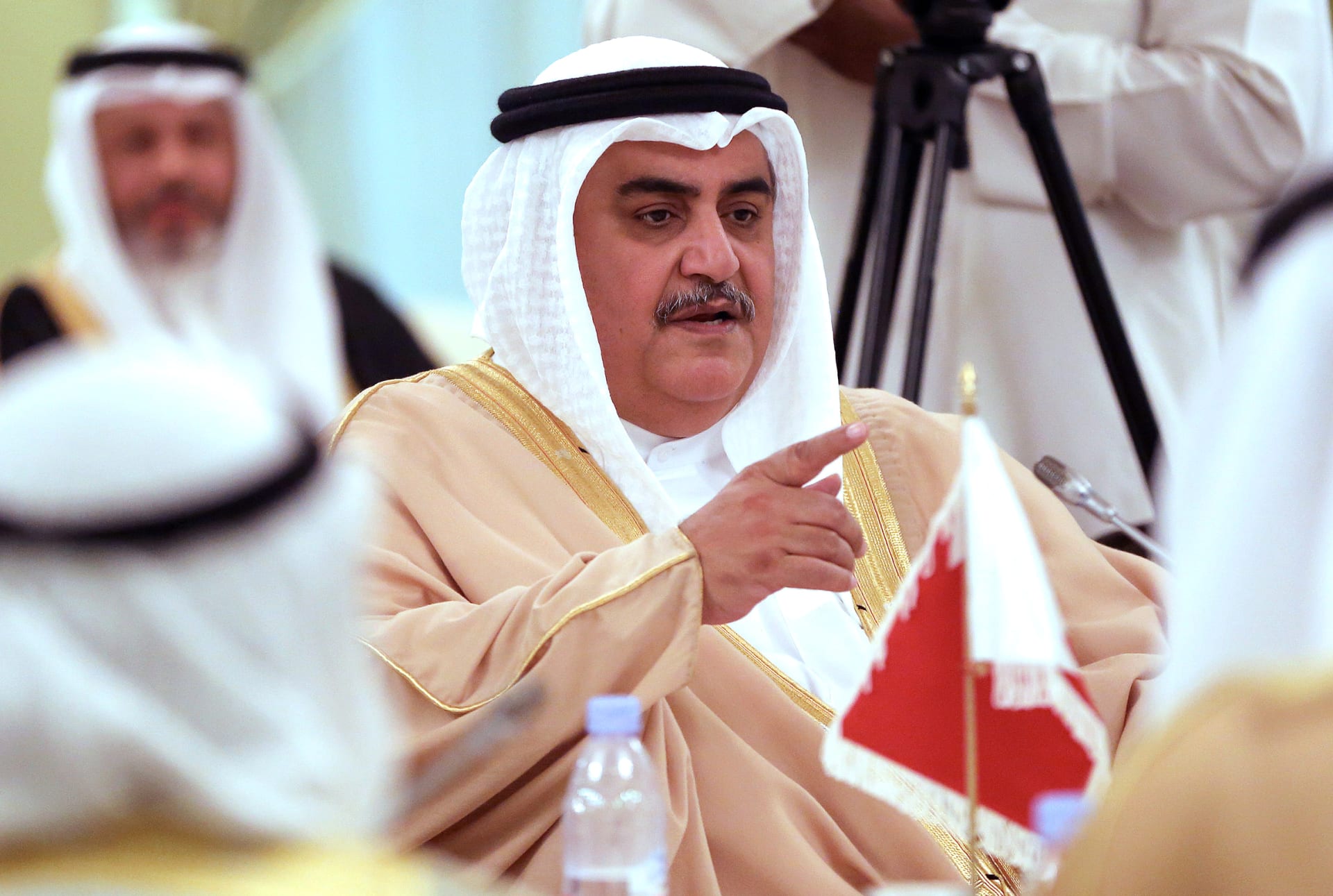 البحرين: قابلت قطر نية الملك سلمان الطيبة بالتهرب.. ولا نقبل الإساءة للسعودية ونرد صاعها صاعين