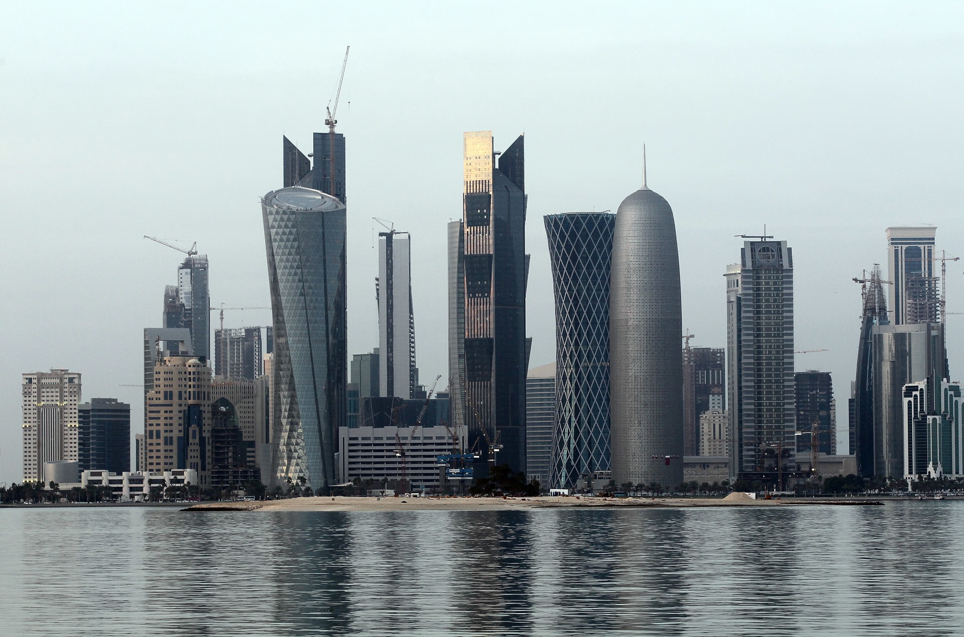 ستاندرد آند بورز تؤكد تصنيف قطر مع نظرة مستقبلية سلبية 