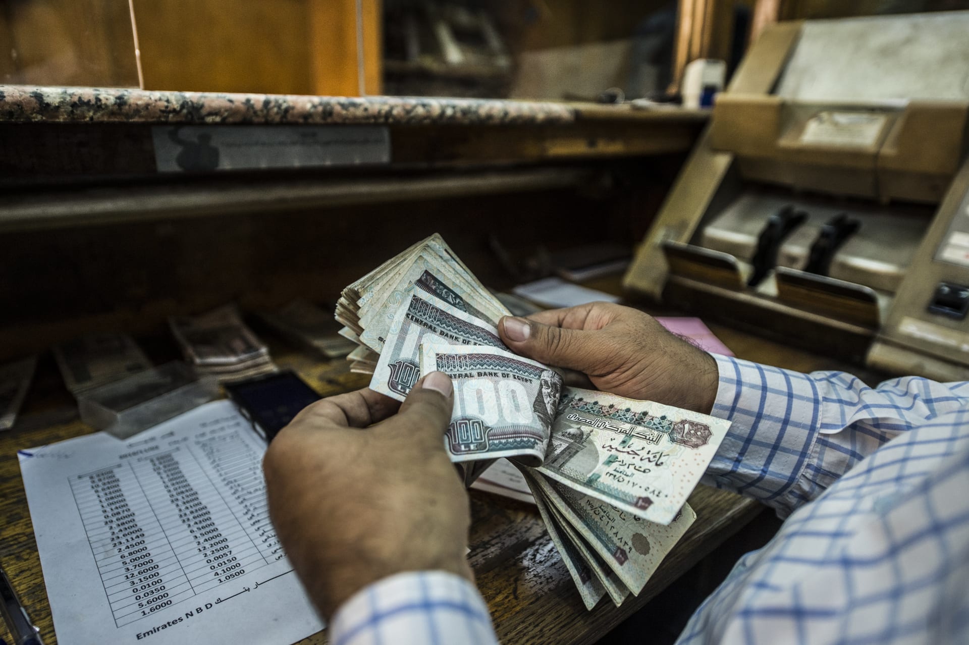 وزارة المالية المصرية: خفض الدولار الجمركي إلى 16 جنيهاً